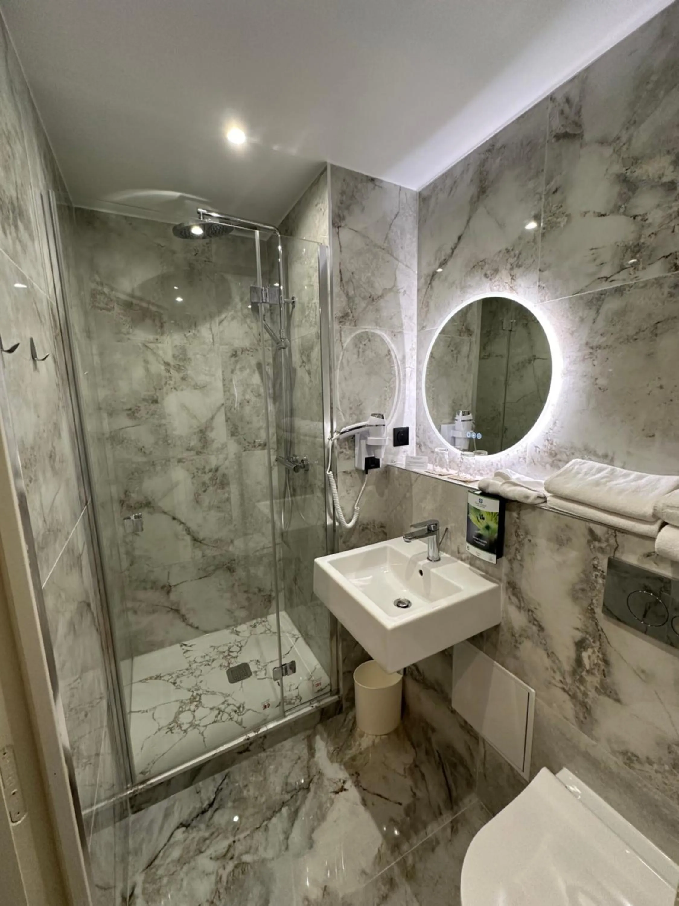 Bathroom in Sure Hotel by Best Western Reims Nord