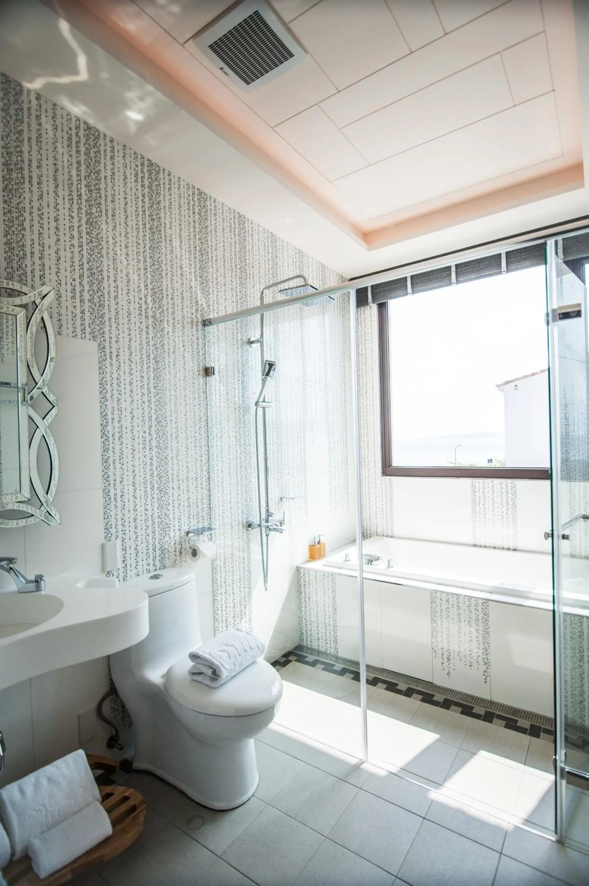 Shower in Dreamer Boutique Hotel