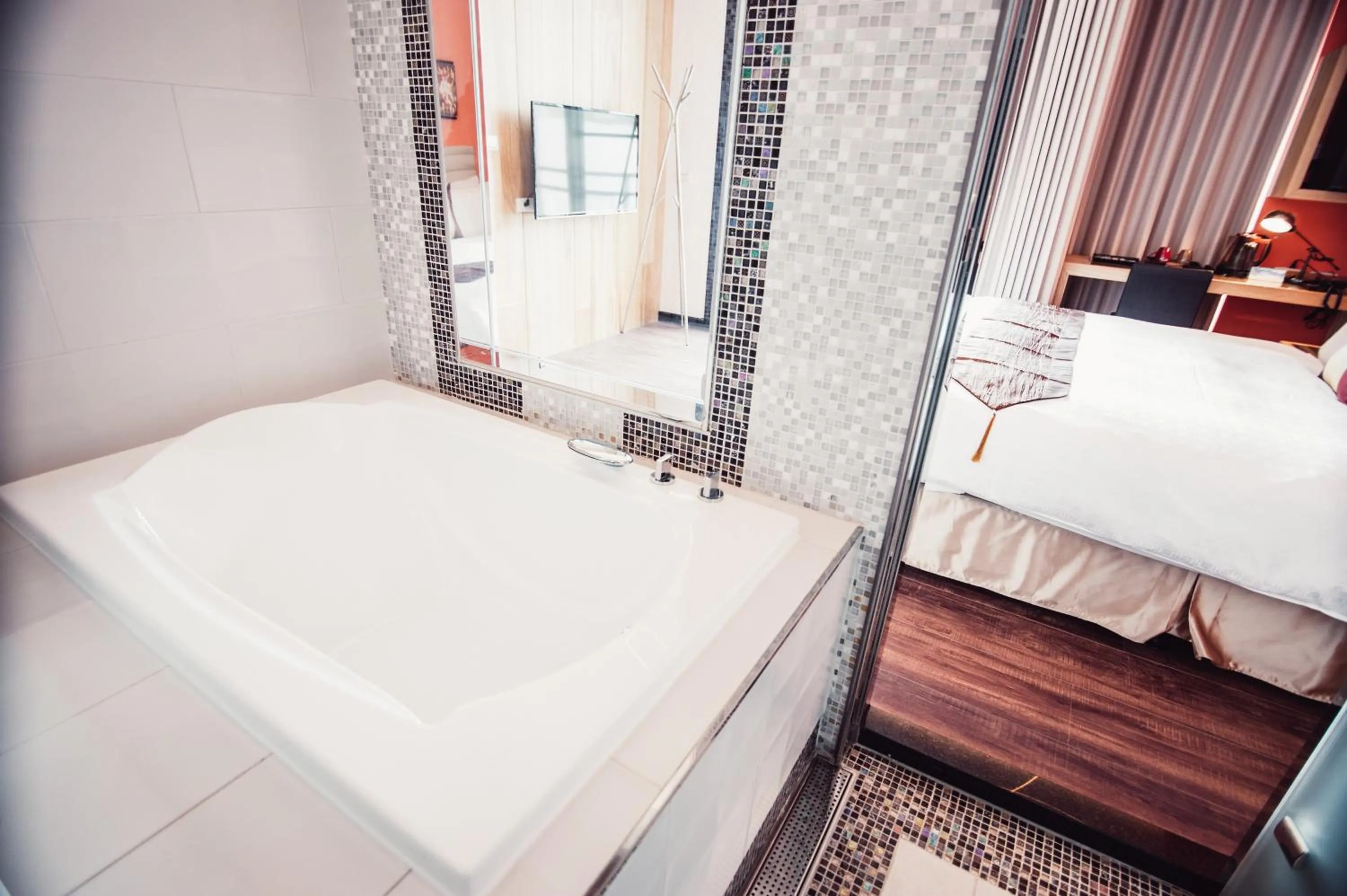 Shower, Bed in Dreamer Boutique Hotel