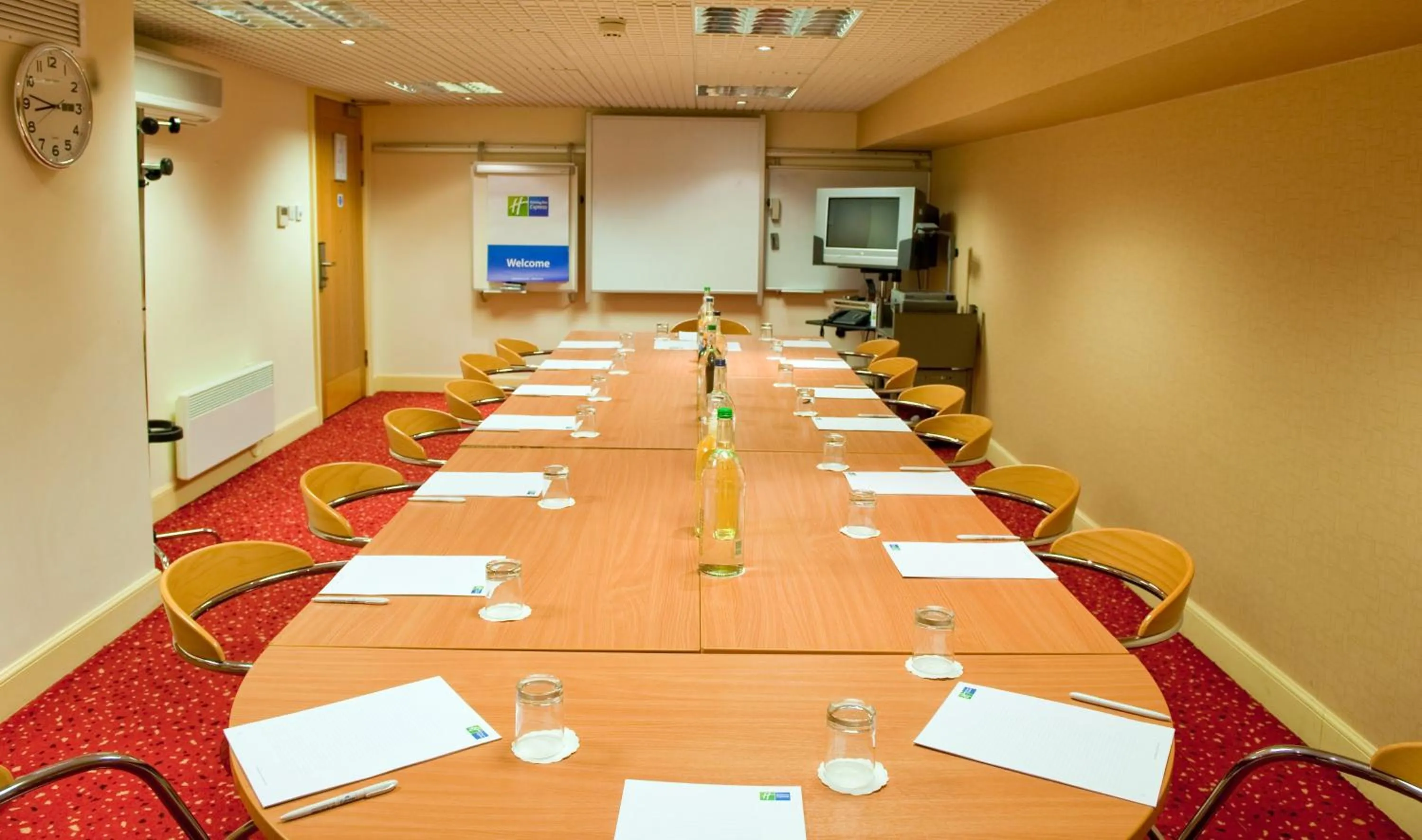Meeting/conference room in Holiday Inn Express Edinburgh City Centre by IHG