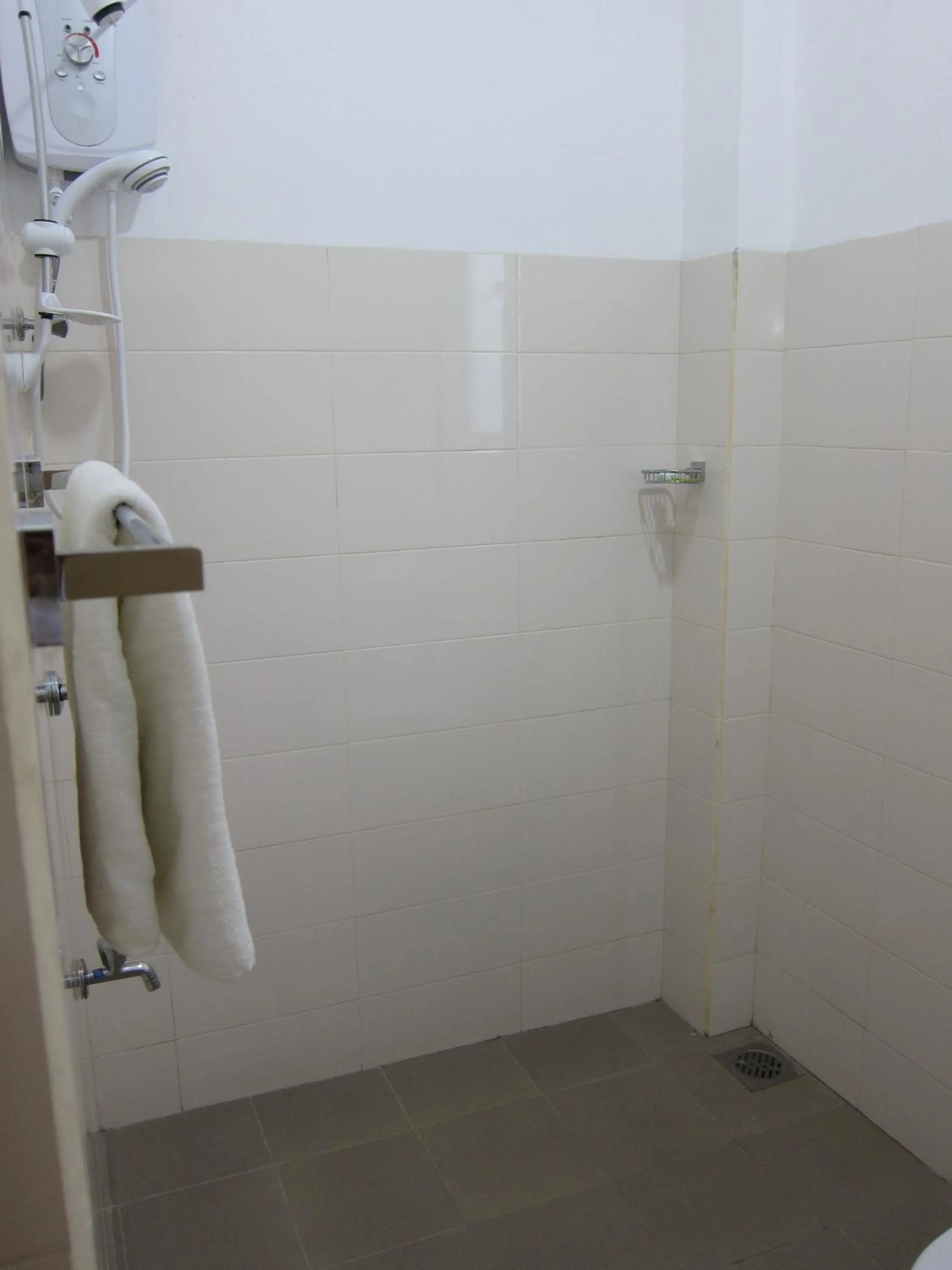 Shower in Hotel Oviya