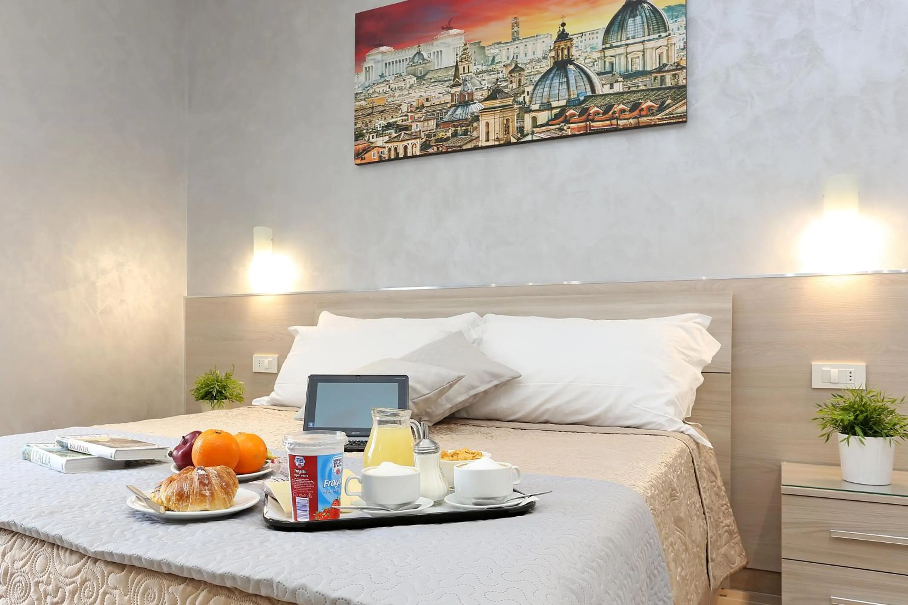 Bedroom, Bed in AdoraSuite 2