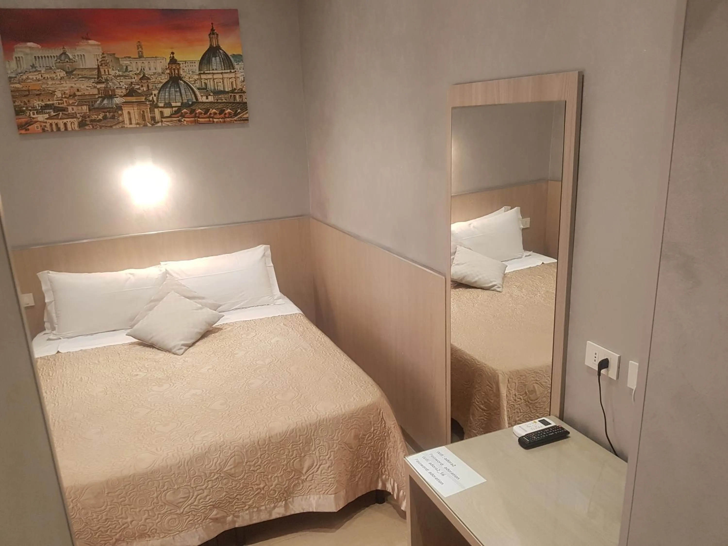 Bedroom, Bed in AdoraSuite 2