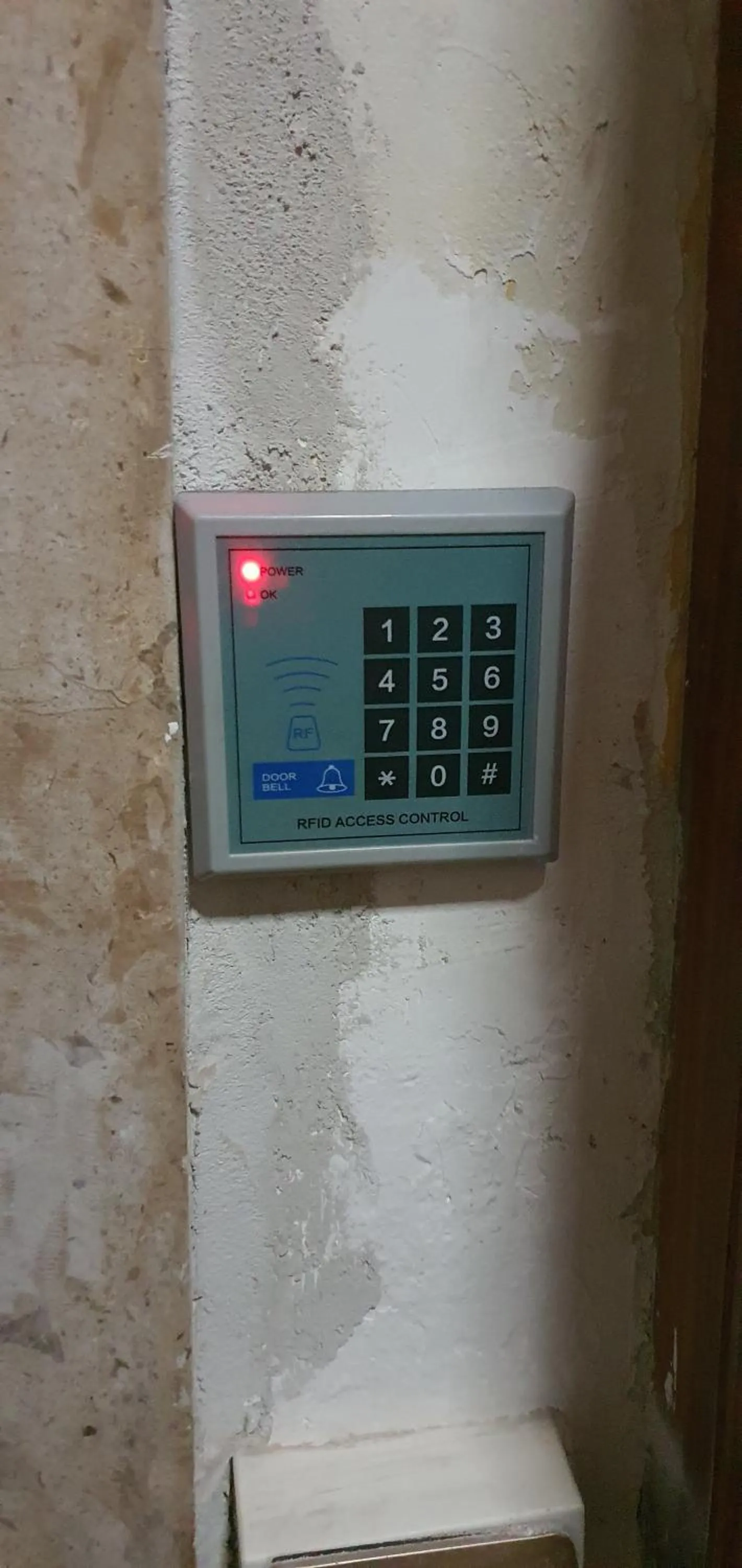 Logo/Certificate/Sign in B&B Metropolitan