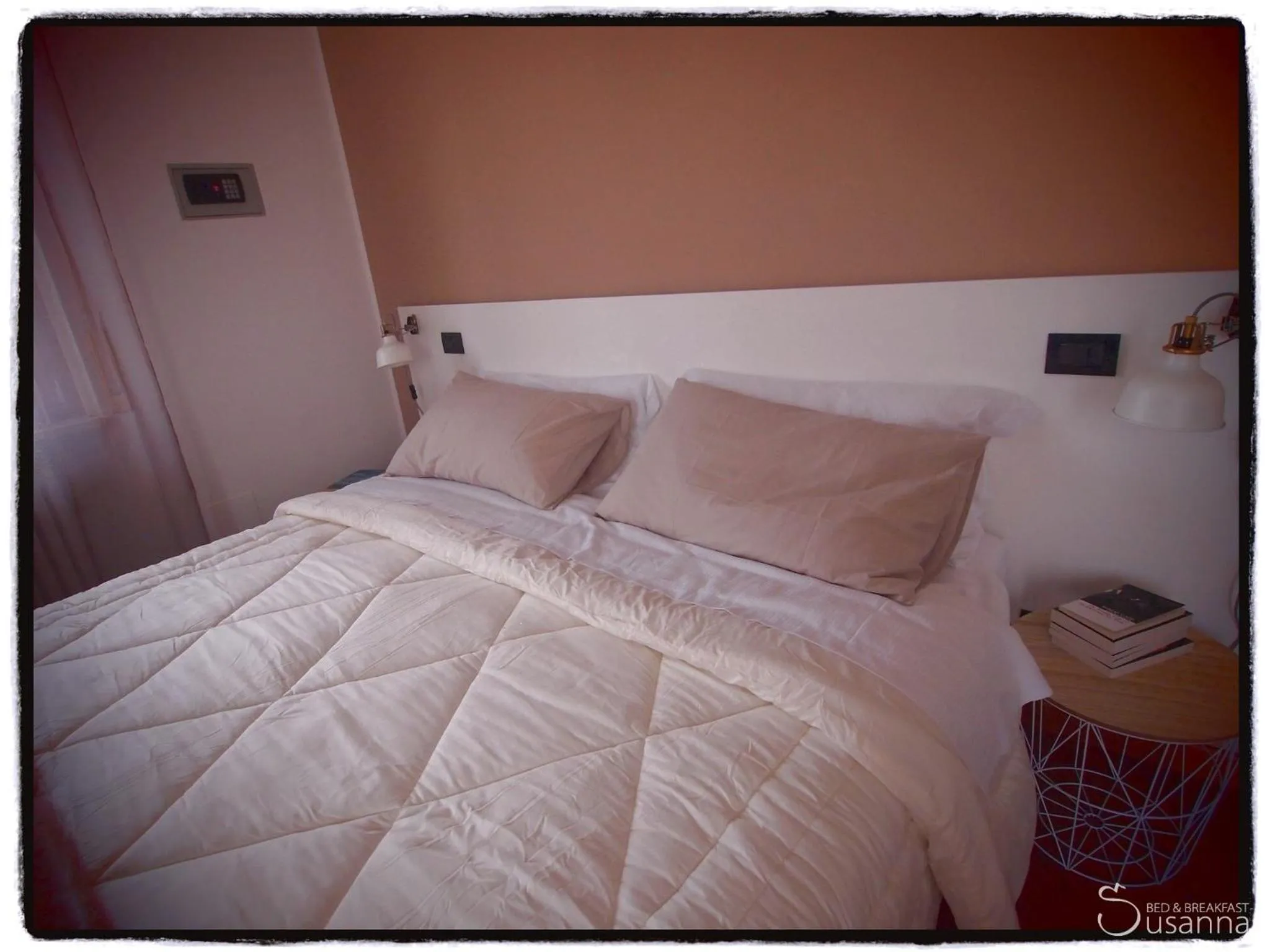 Photo of the whole room, Bed in B&B Susanna