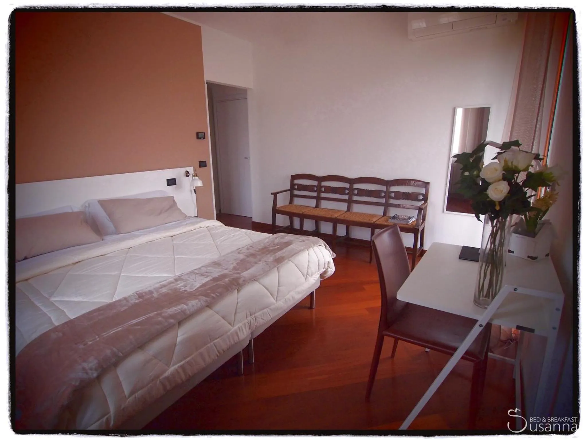 Photo of the whole room, Bed in B&B Susanna