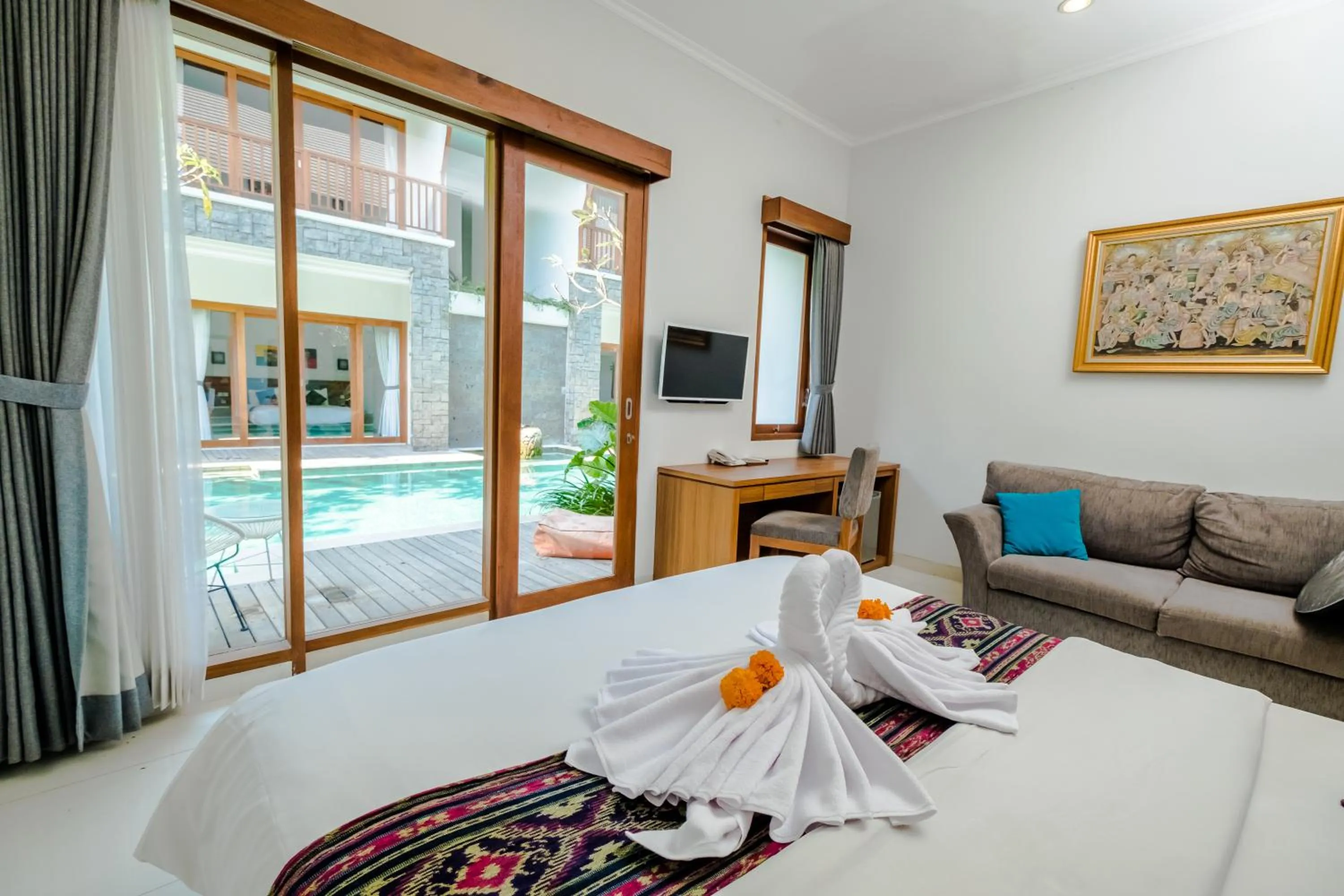 Photo of the whole room, Bed in Mahana Living