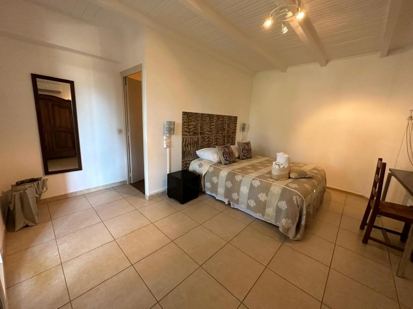 Bed in L'hôtel du Bastier