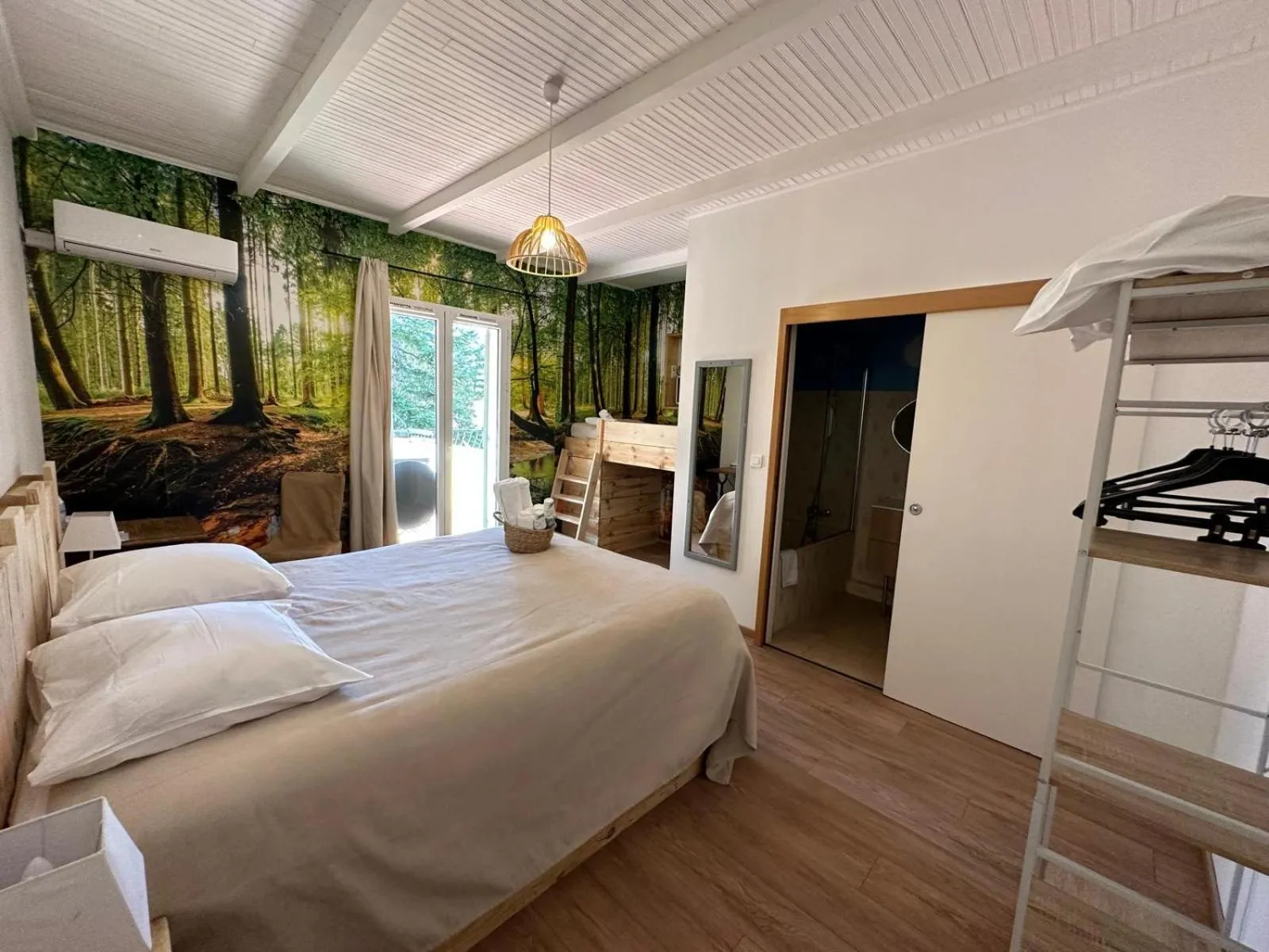 Bed in L'hôtel du Bastier