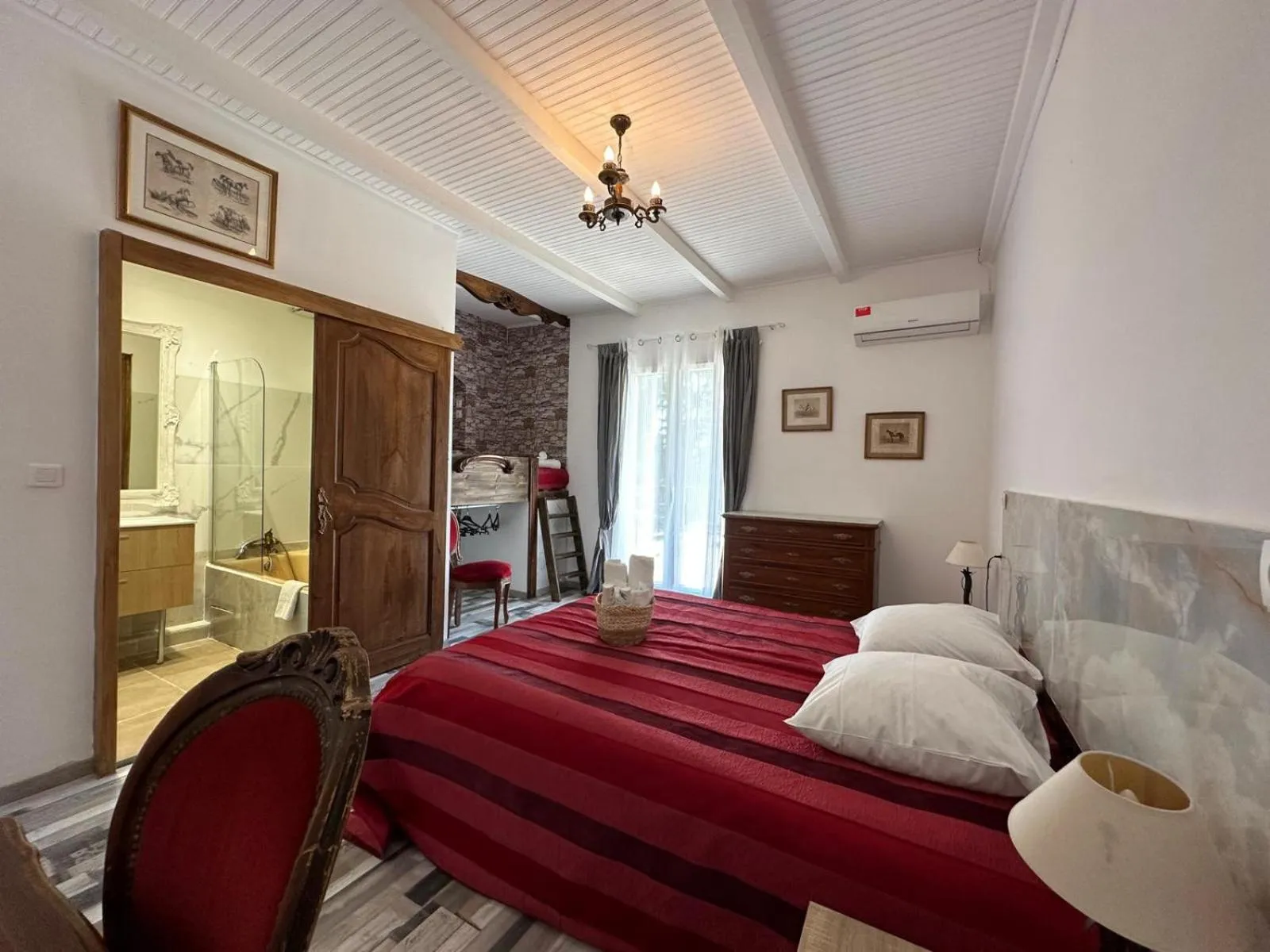 Bed in L'hôtel du Bastier