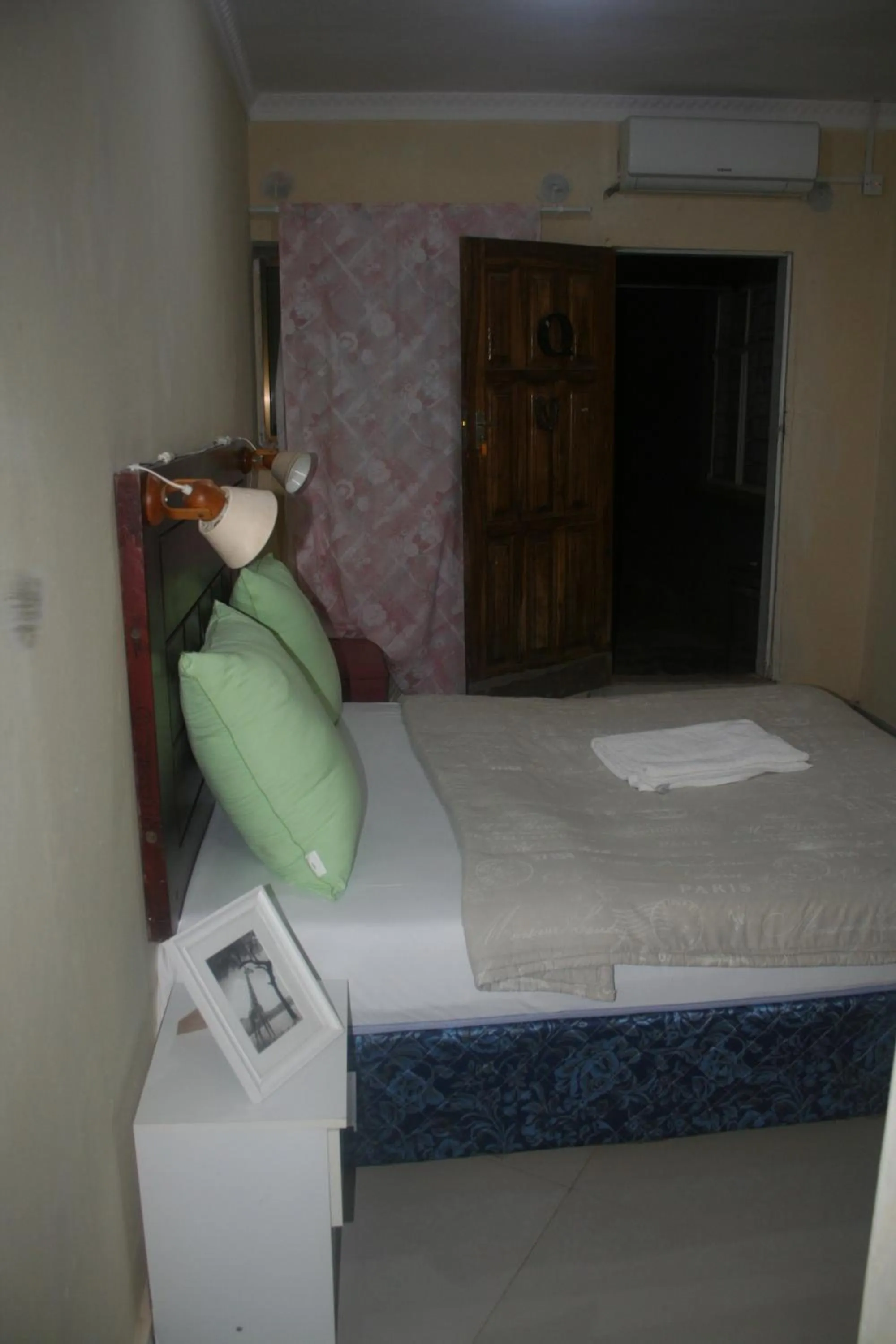 Bed in Honeybed Lodge