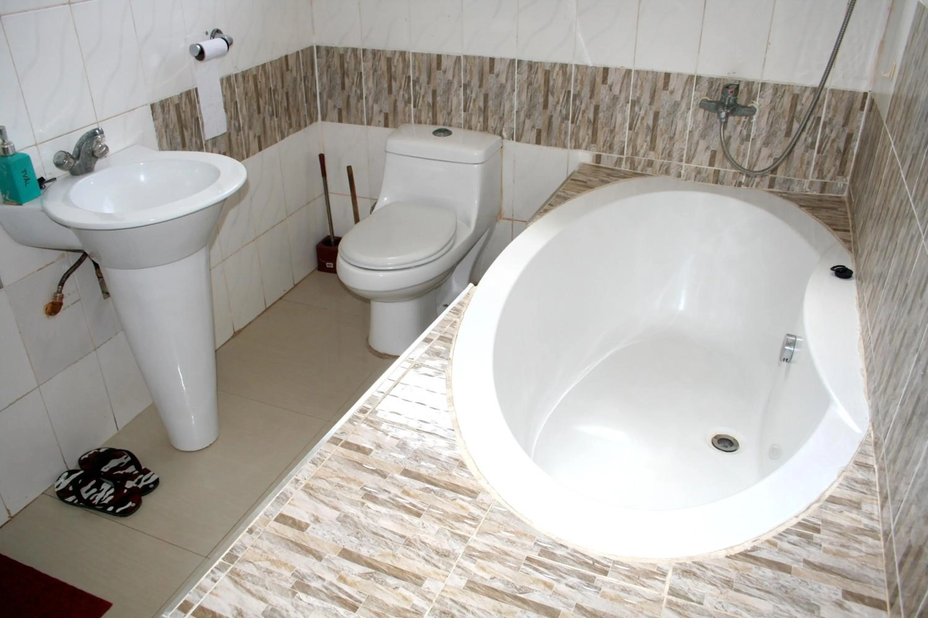 Shower in Honeybed Lodge