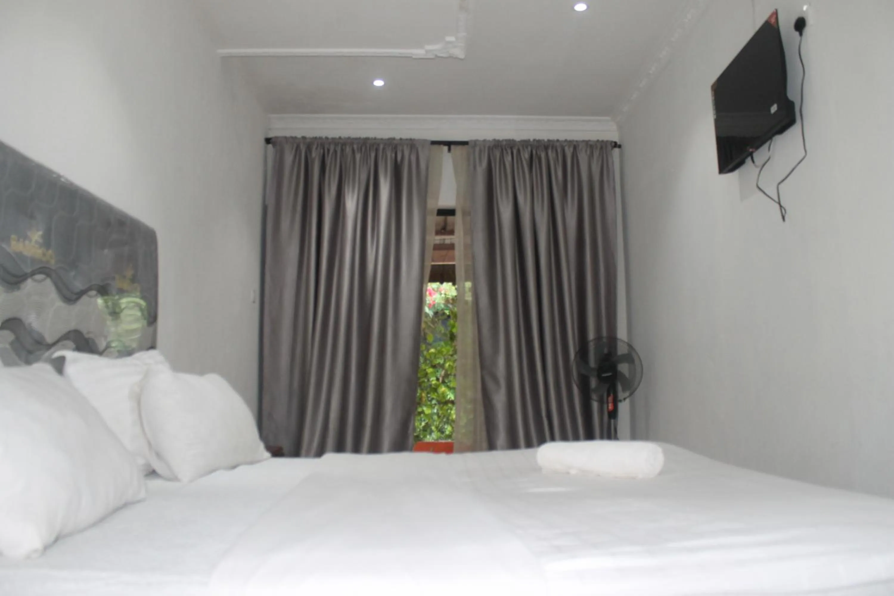 Bed in Honeybed Lodge