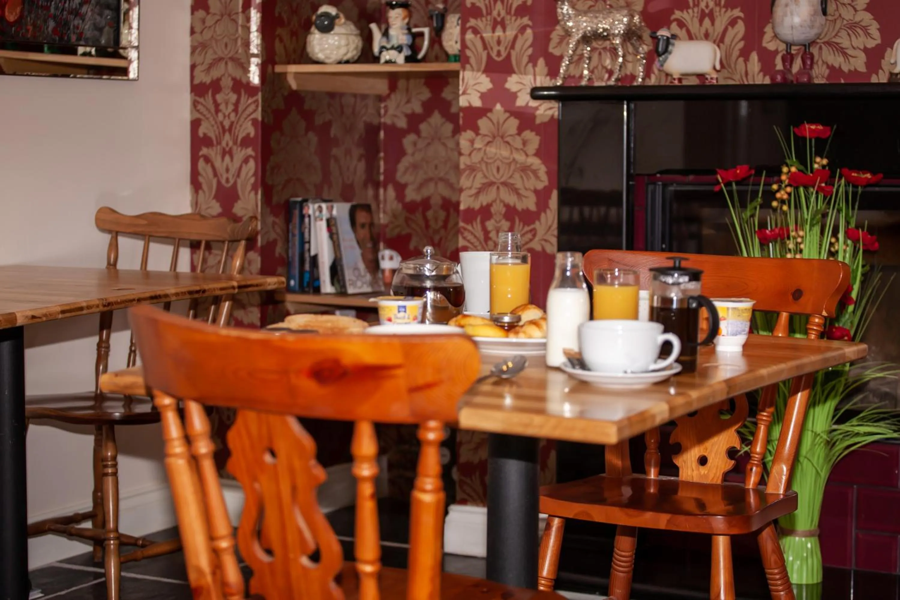 Breakfast in Old School B & B