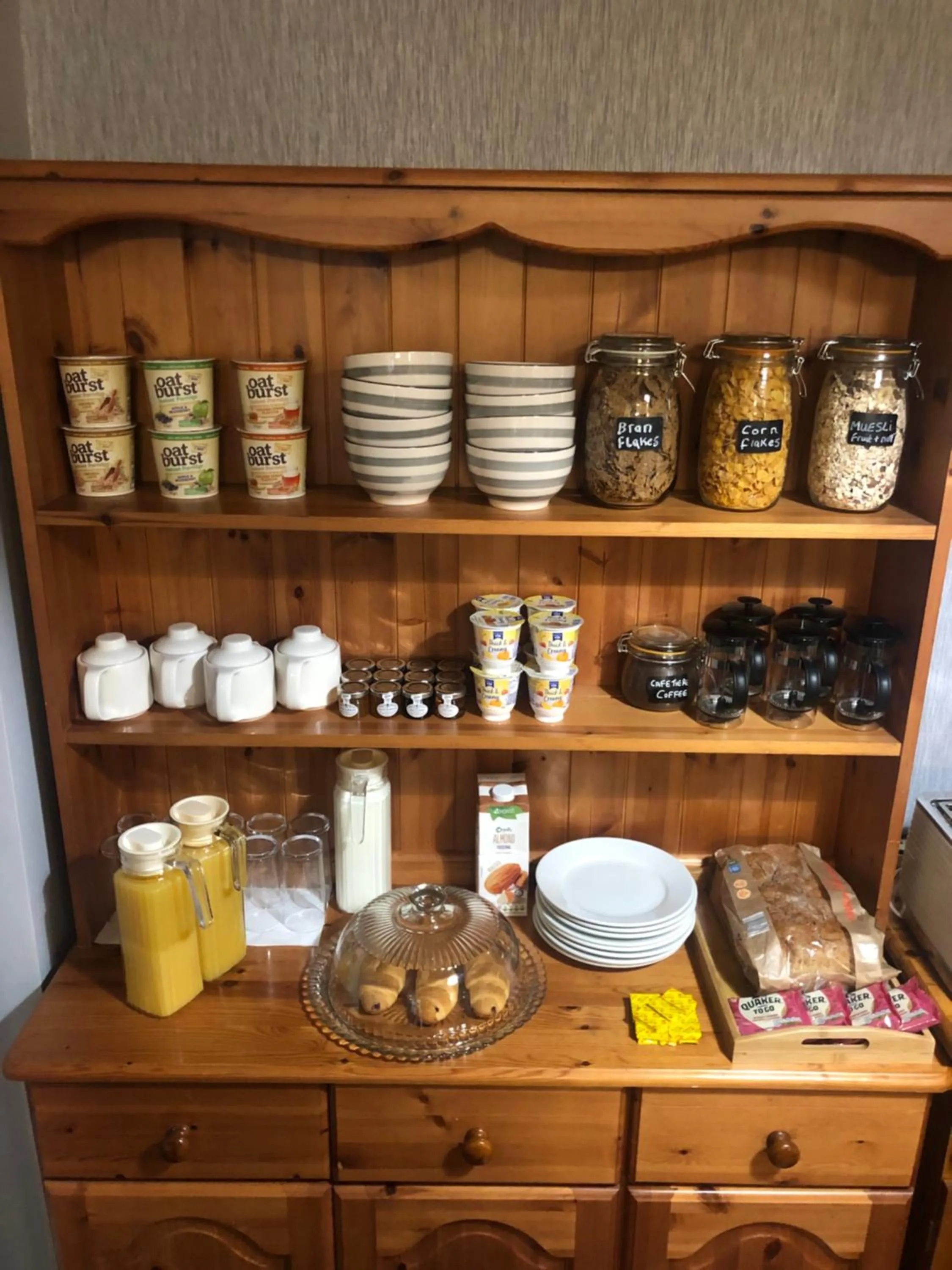 Breakfast in Old School B & B