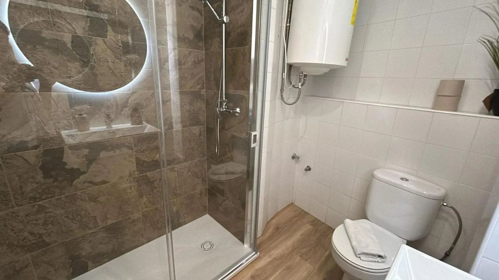 Shower in Malaga Center Flat Cathedral
