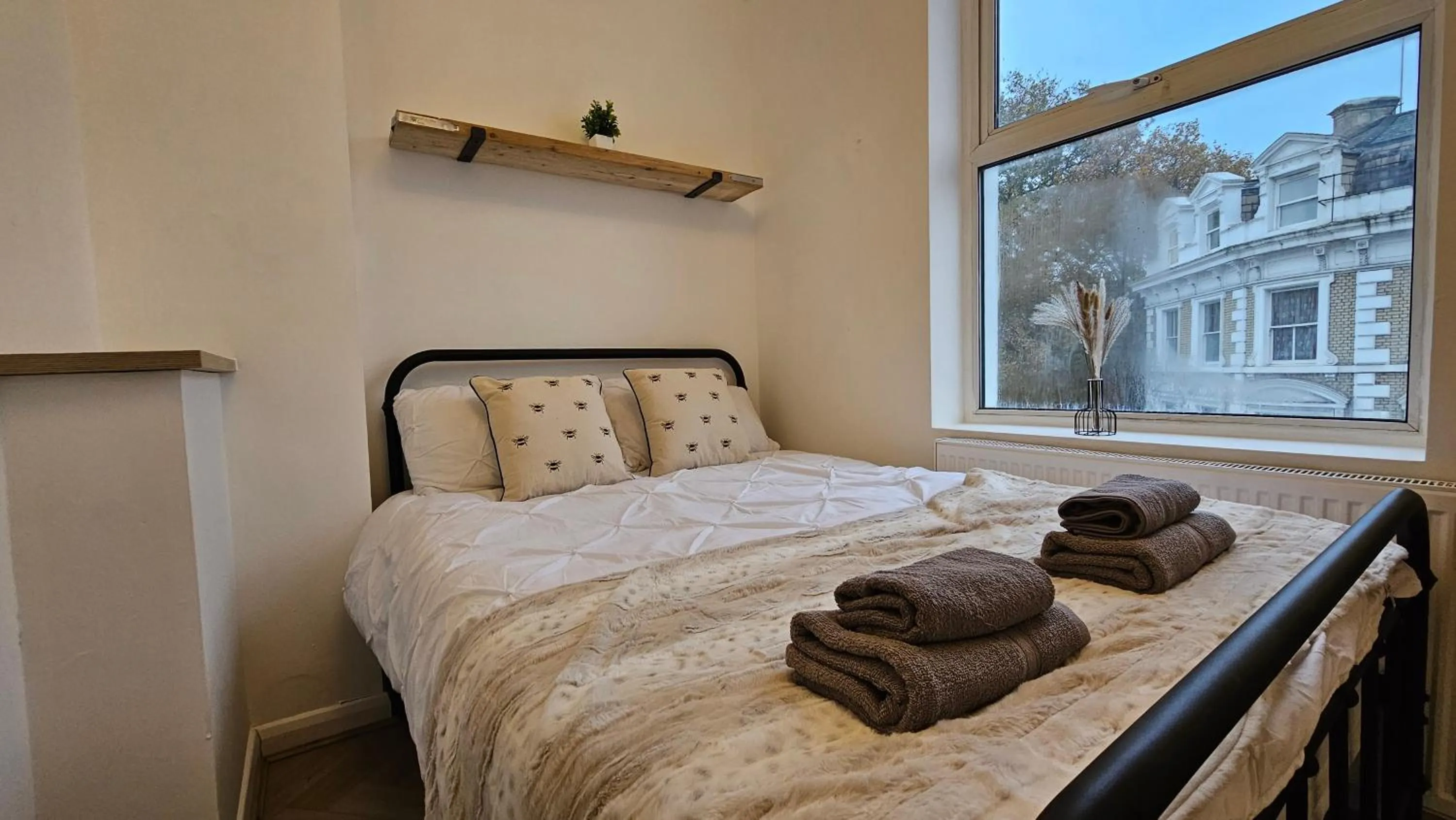 Bedroom in Bros Inn Hotel