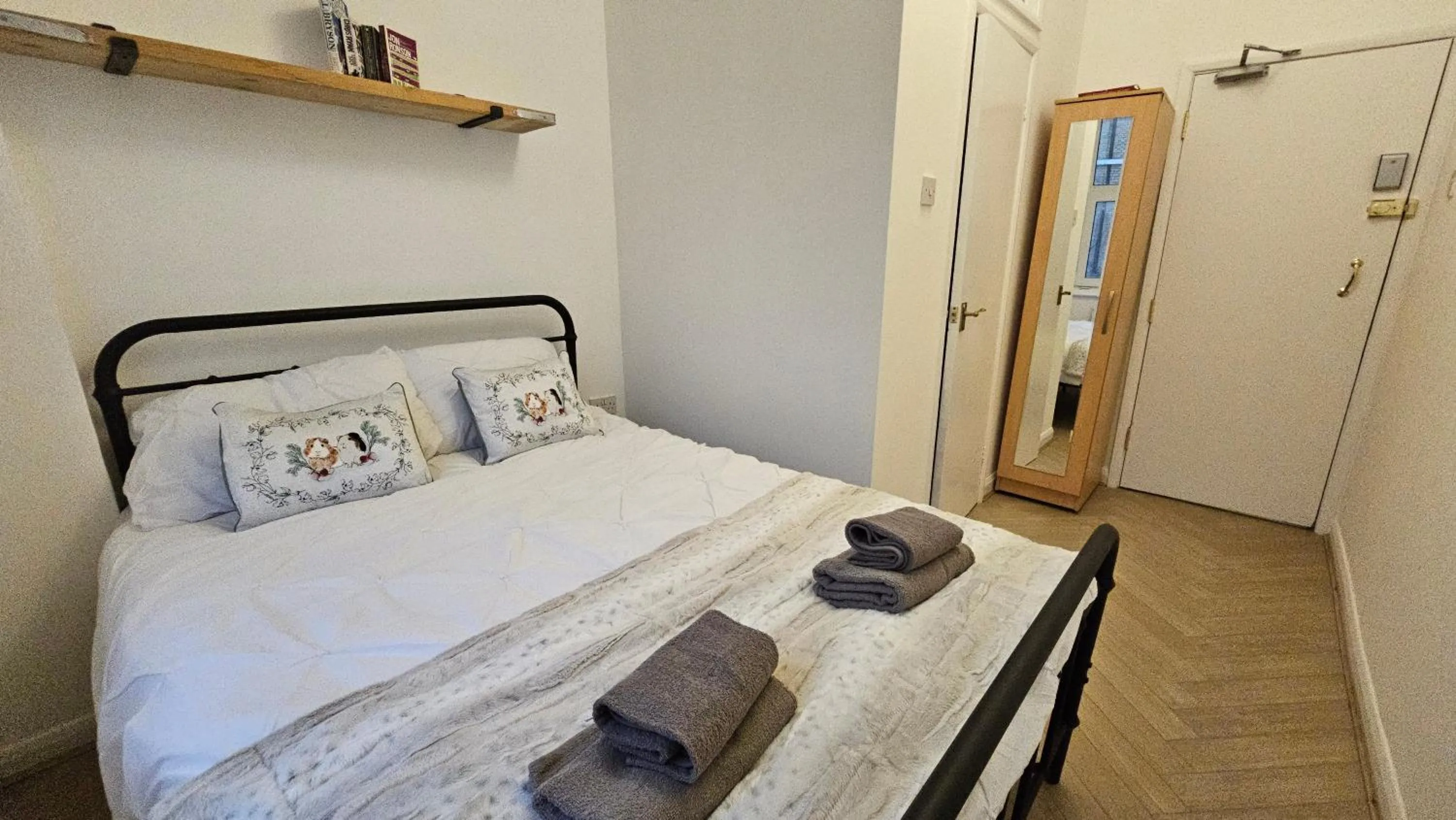 Bedroom in Bros Inn Hotel