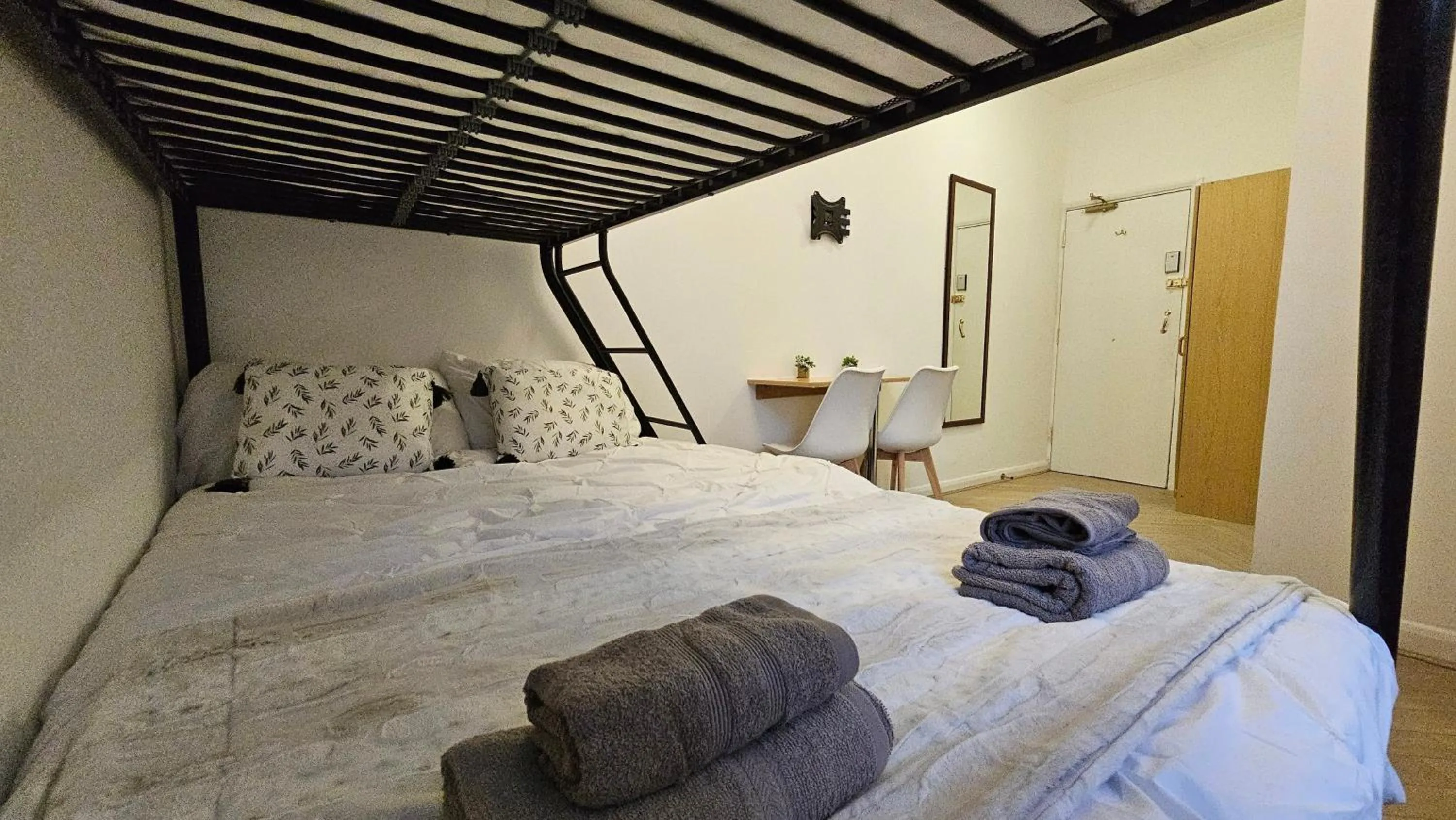 Bedroom in Bros Inn Hotel