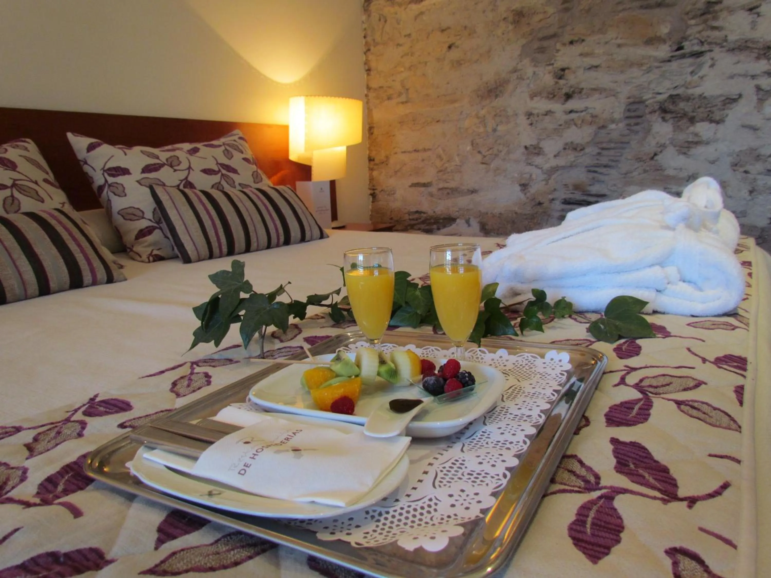 Breakfast, Bed in Hotel Puente de Alconétar