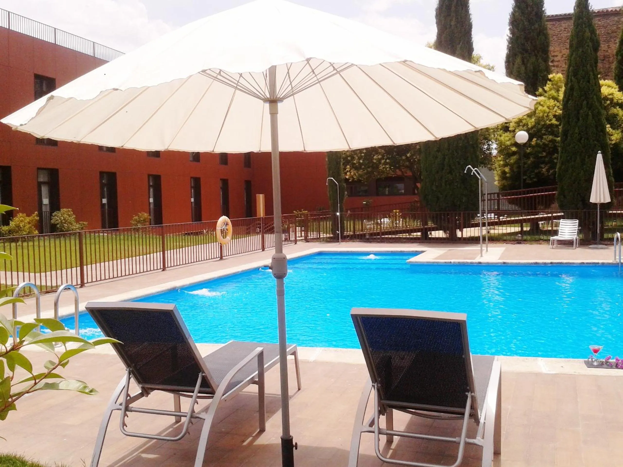 Swimming pool in Hotel Puente de Alconétar