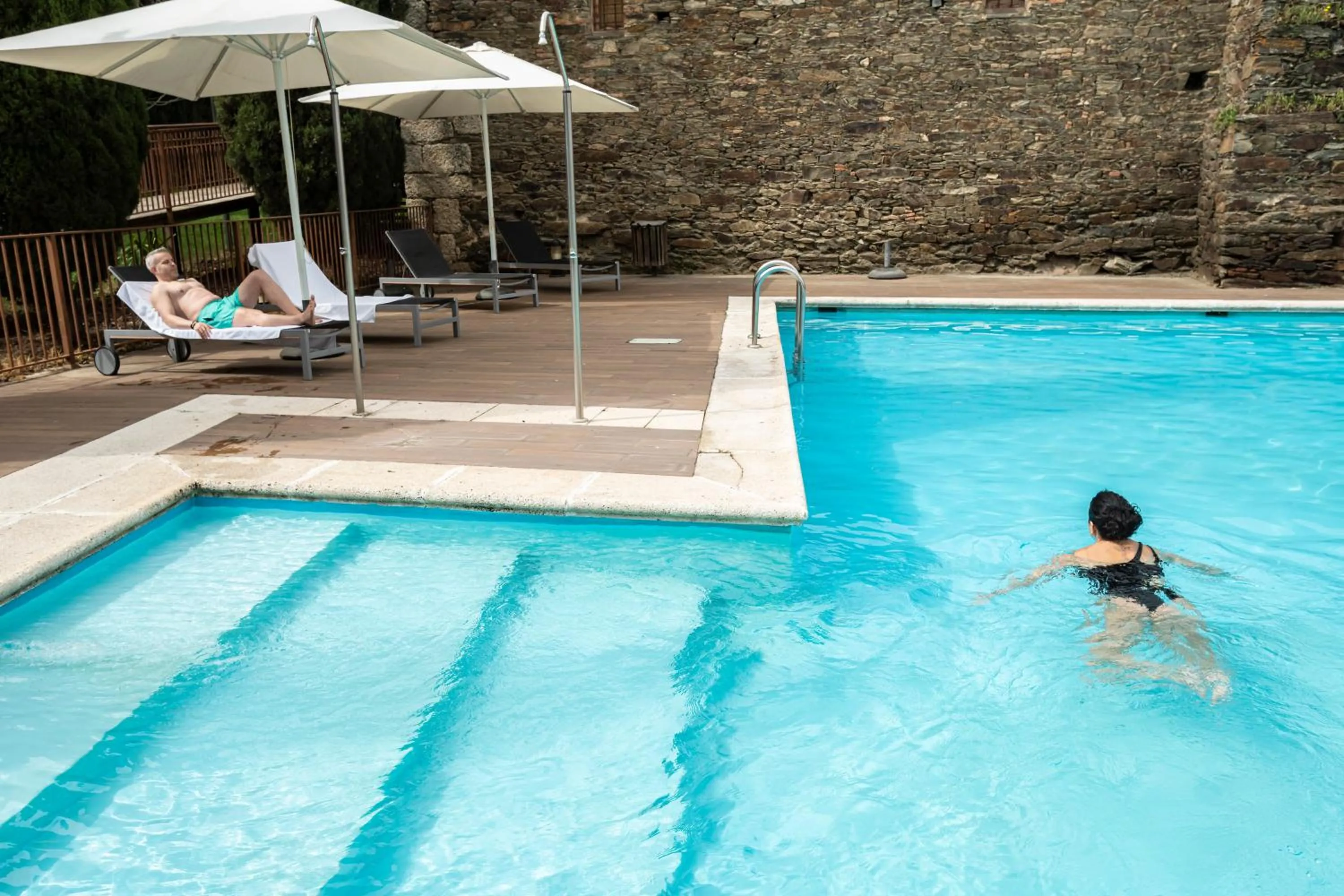 Swimming pool in Hotel Puente de Alconétar