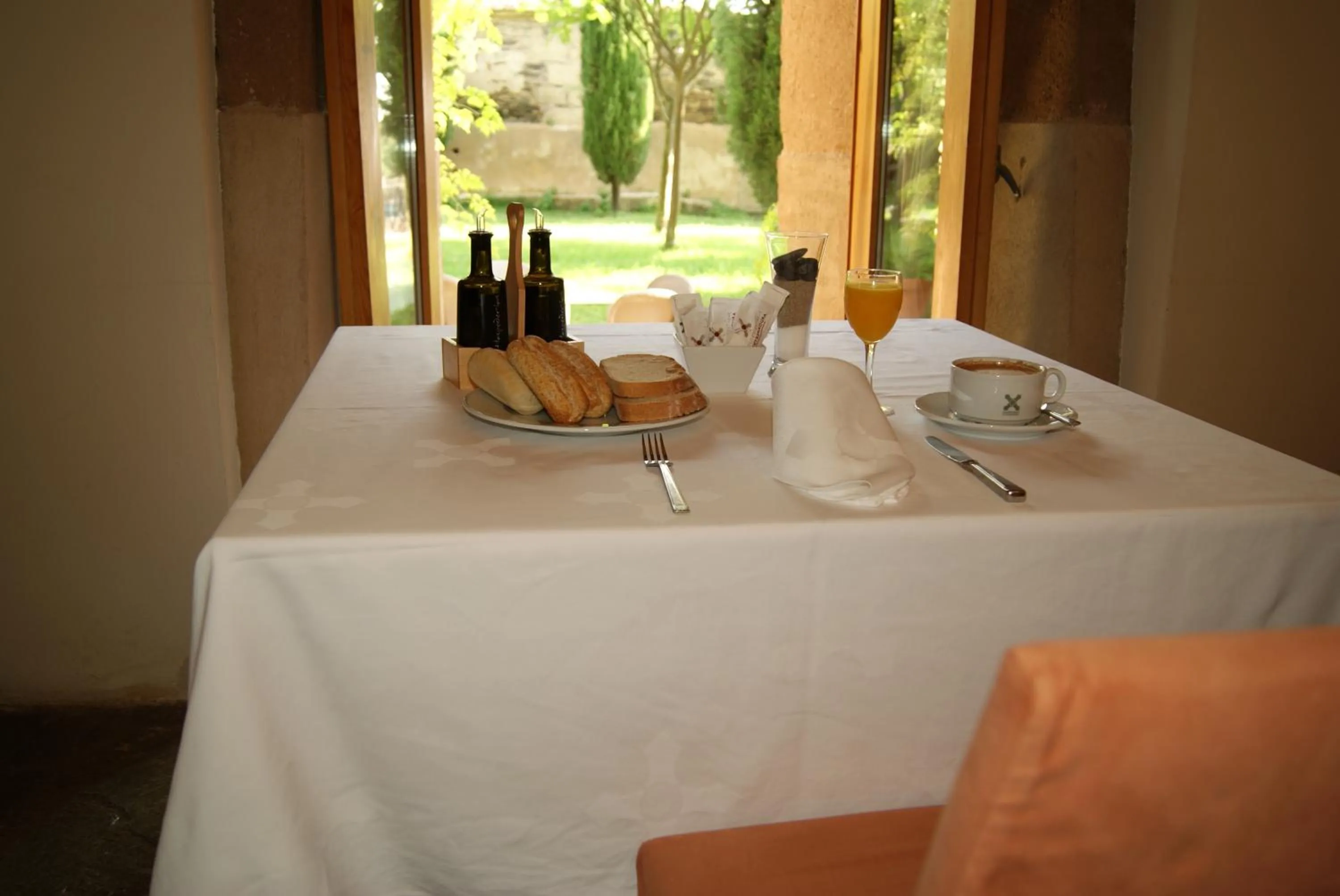 Food and drinks in Hotel Puente de Alconétar