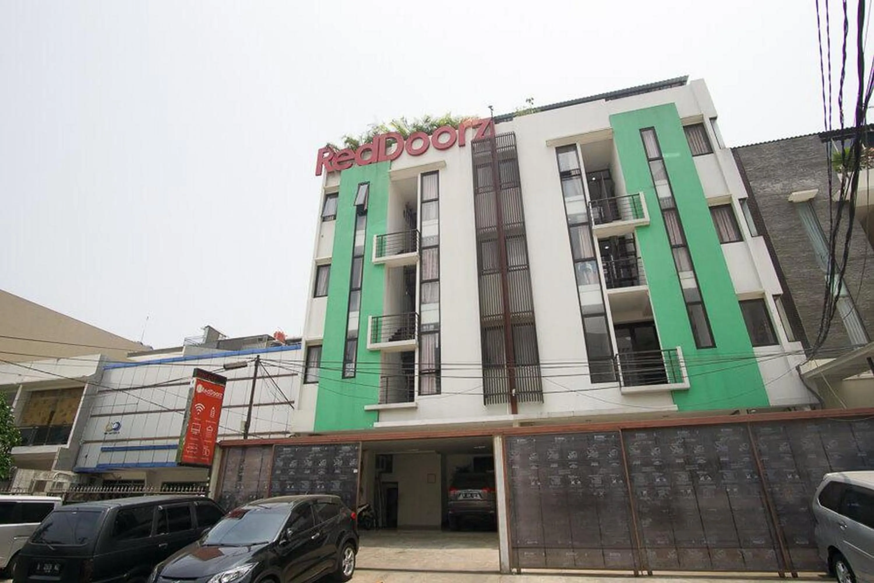 RedDoorz Plus near Plaza Indonesia