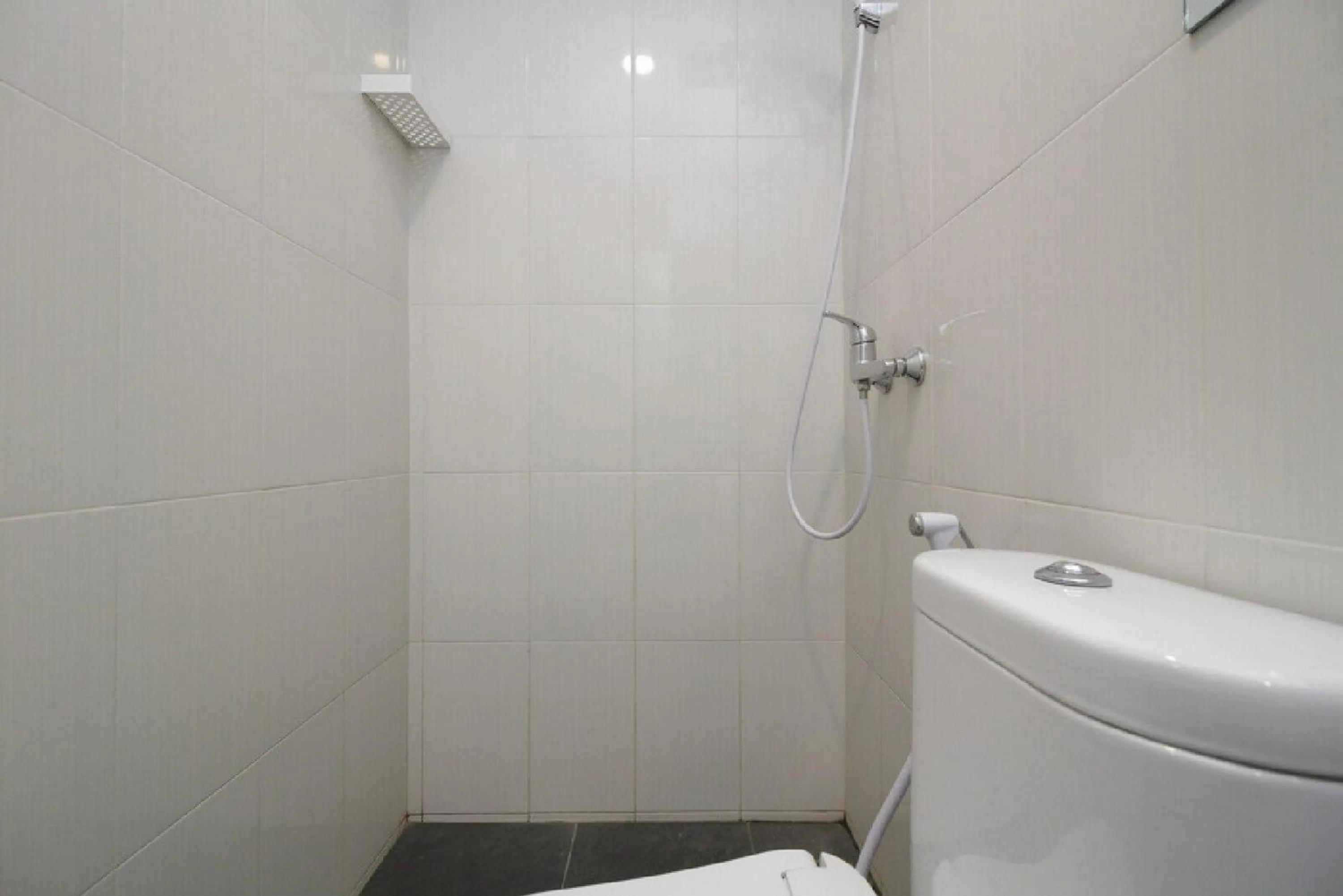 RedDoorz Plus near Plaza Indonesia