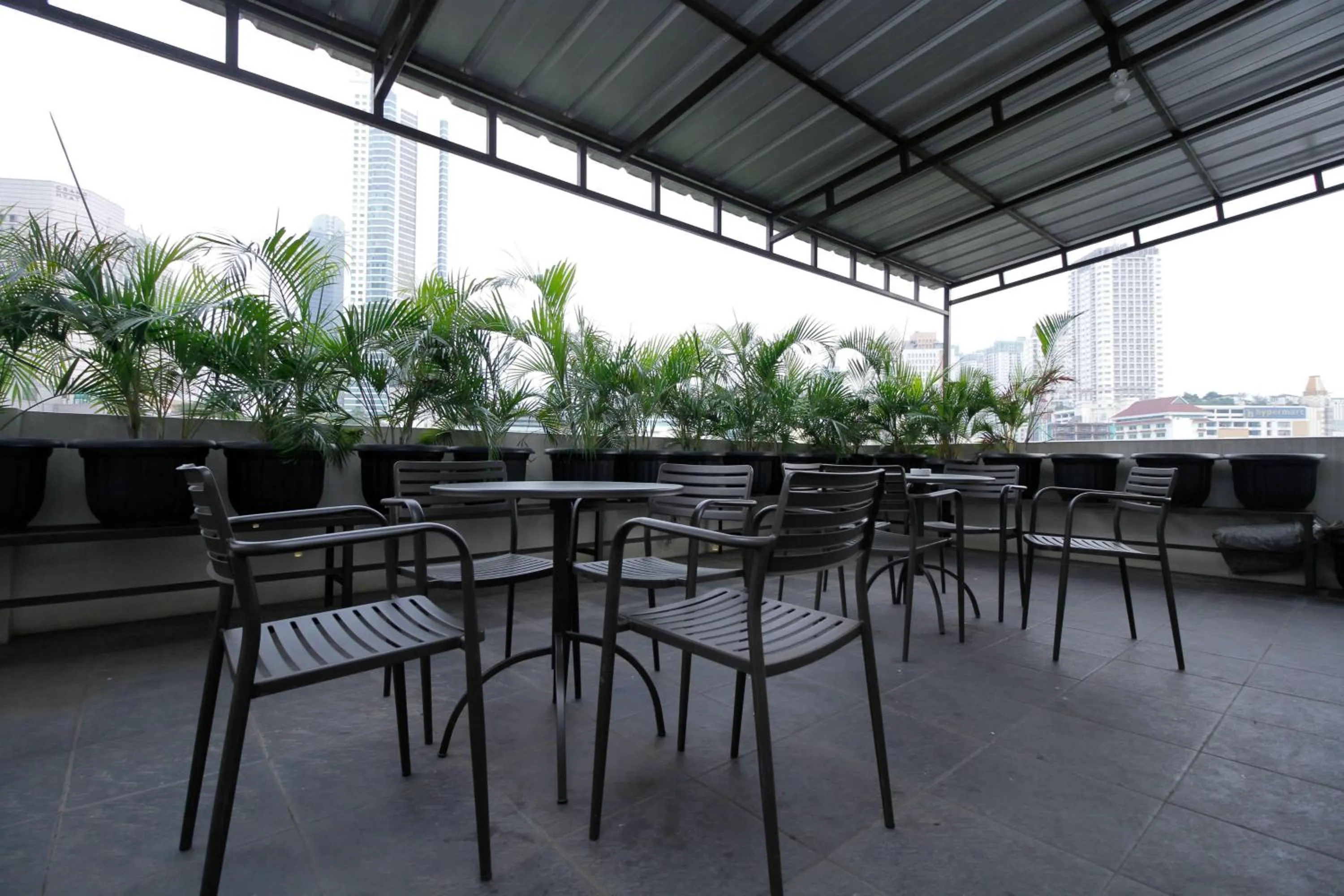 RedDoorz Plus near Plaza Indonesia