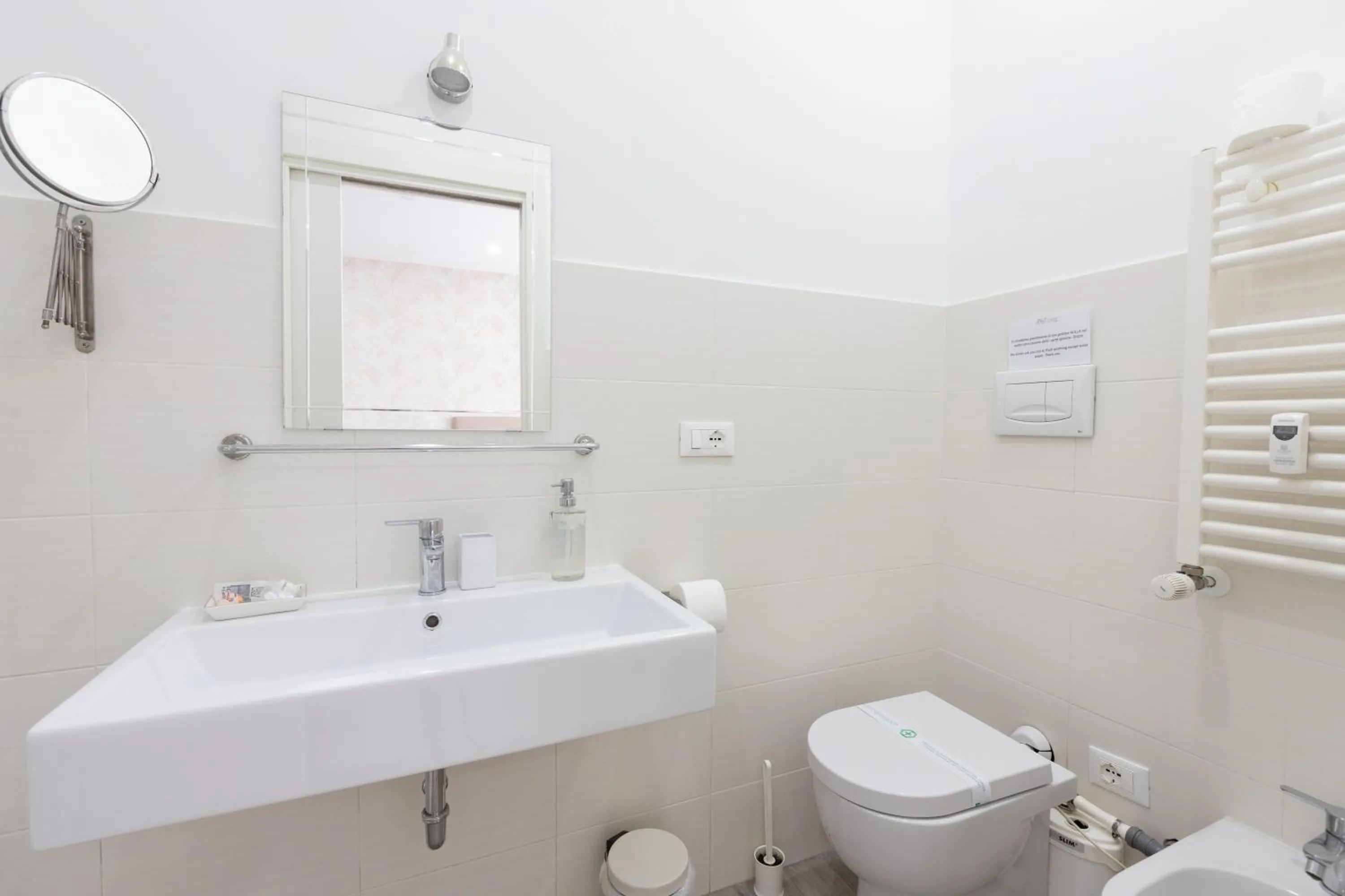 Toilet in 247 Luxury Rooms Trastevere