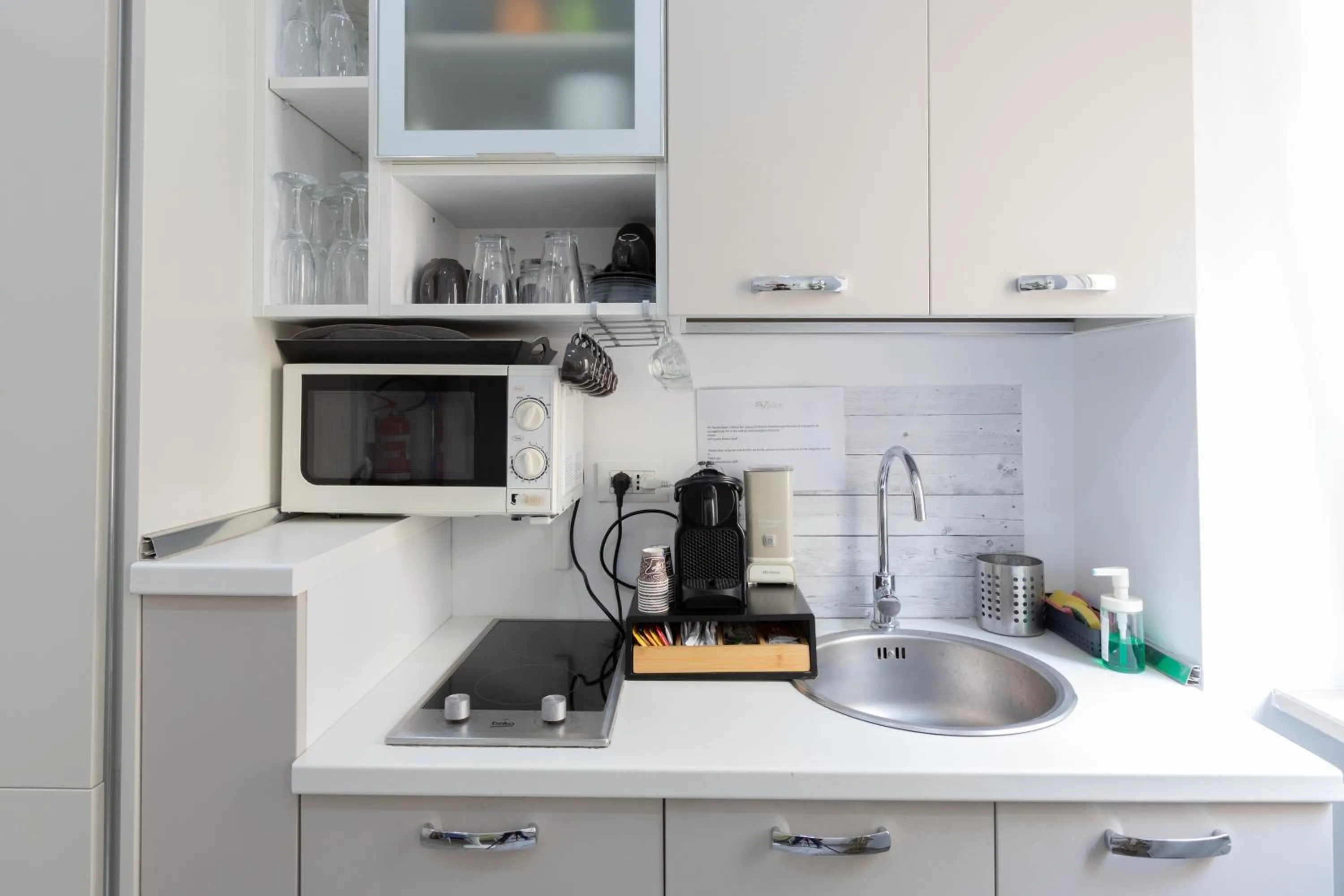 Communal lounge/ TV room in 247 Luxury Rooms Trastevere