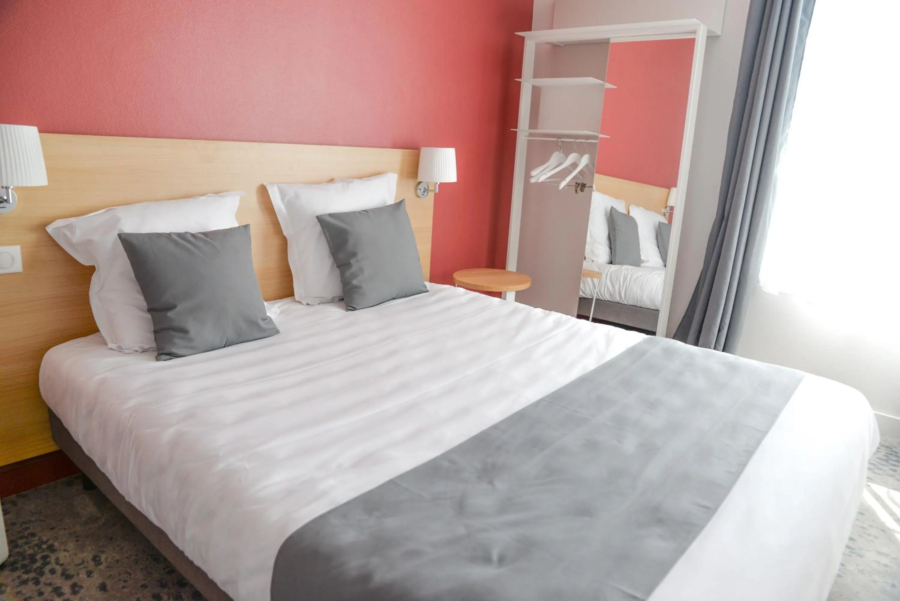 Bed in Hôtel de la Gare - Restaurant Bistro Quai