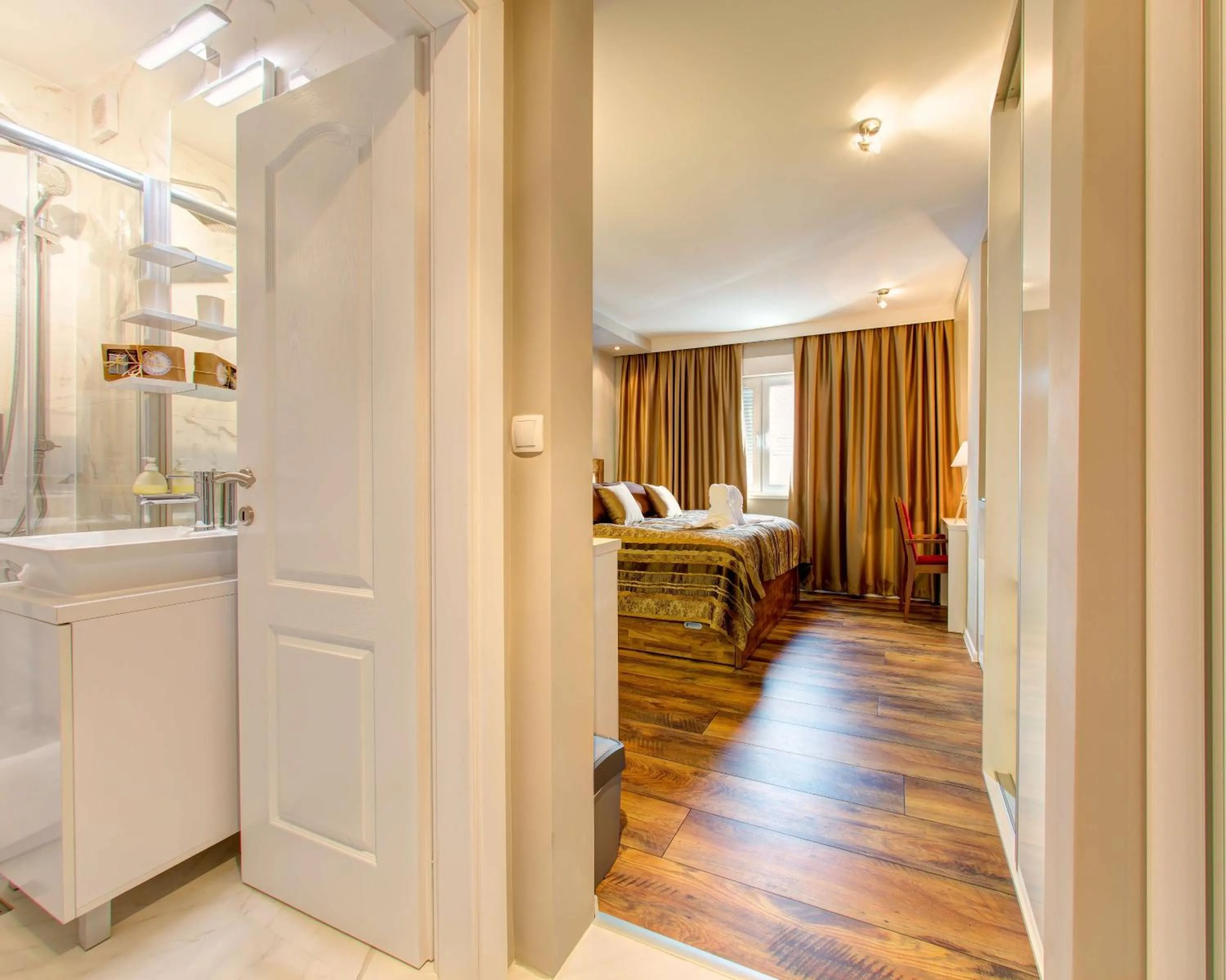 Toilet, Bed in Luxury Studio Yasmine