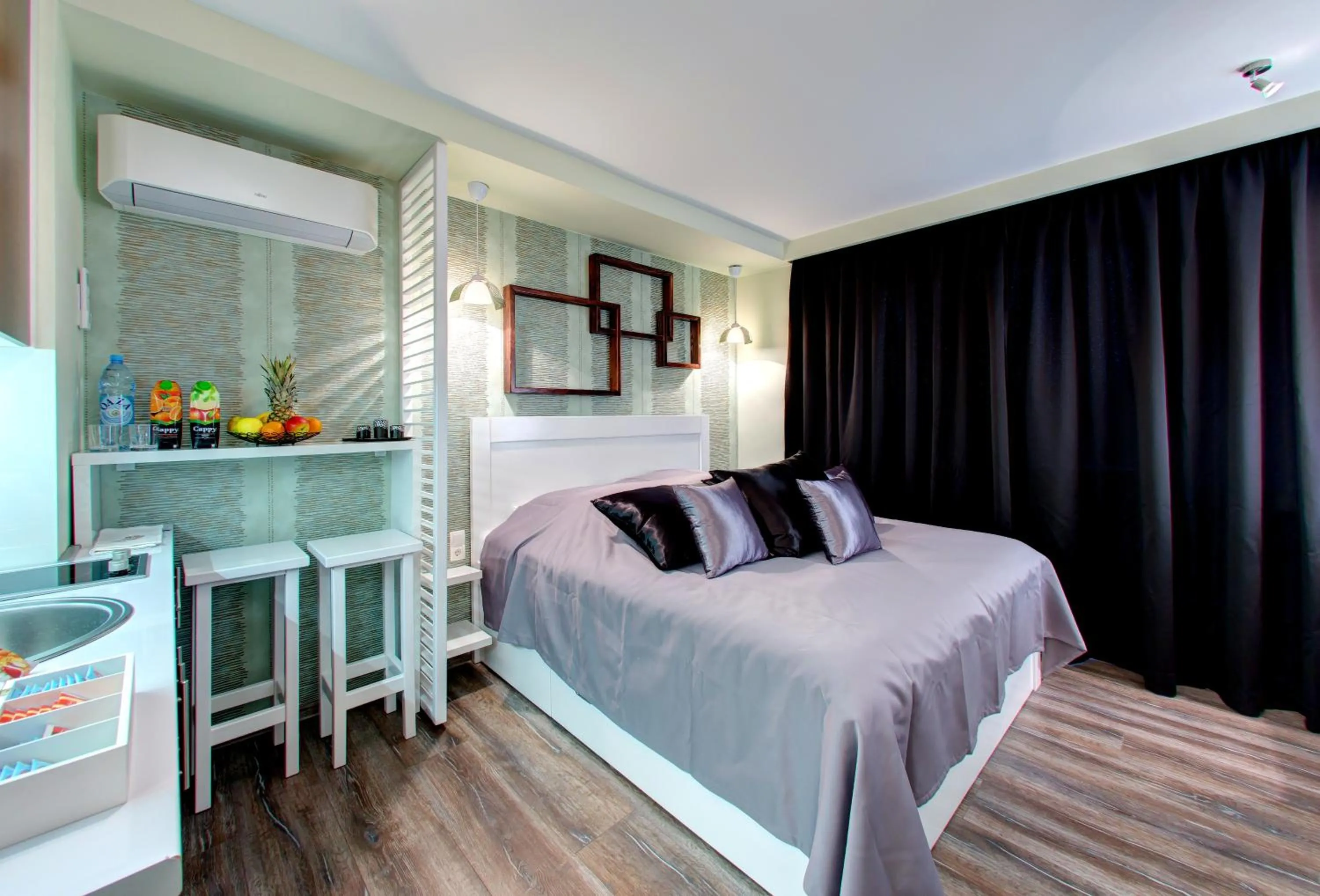 Photo of the whole room, Bed in Luxury Studio Yasmine