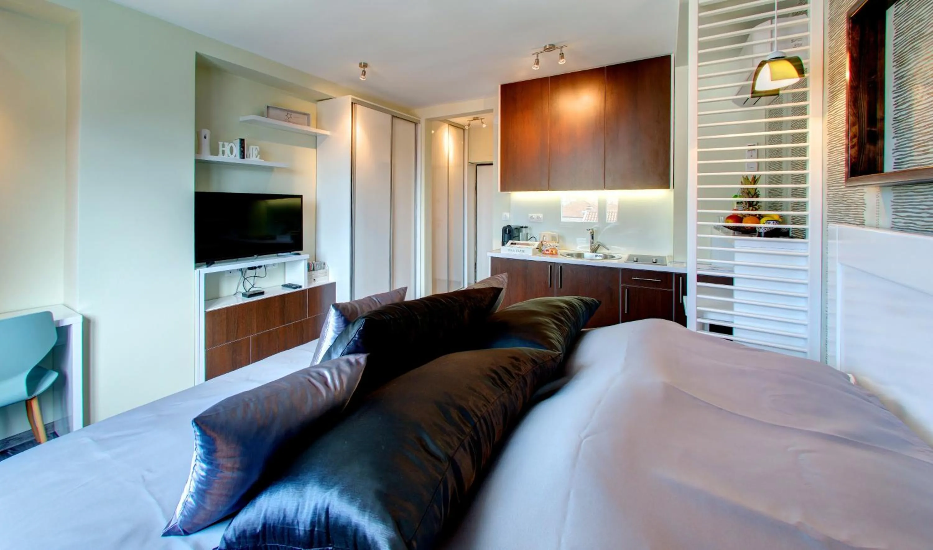 Bed in Luxury Studio Yasmine