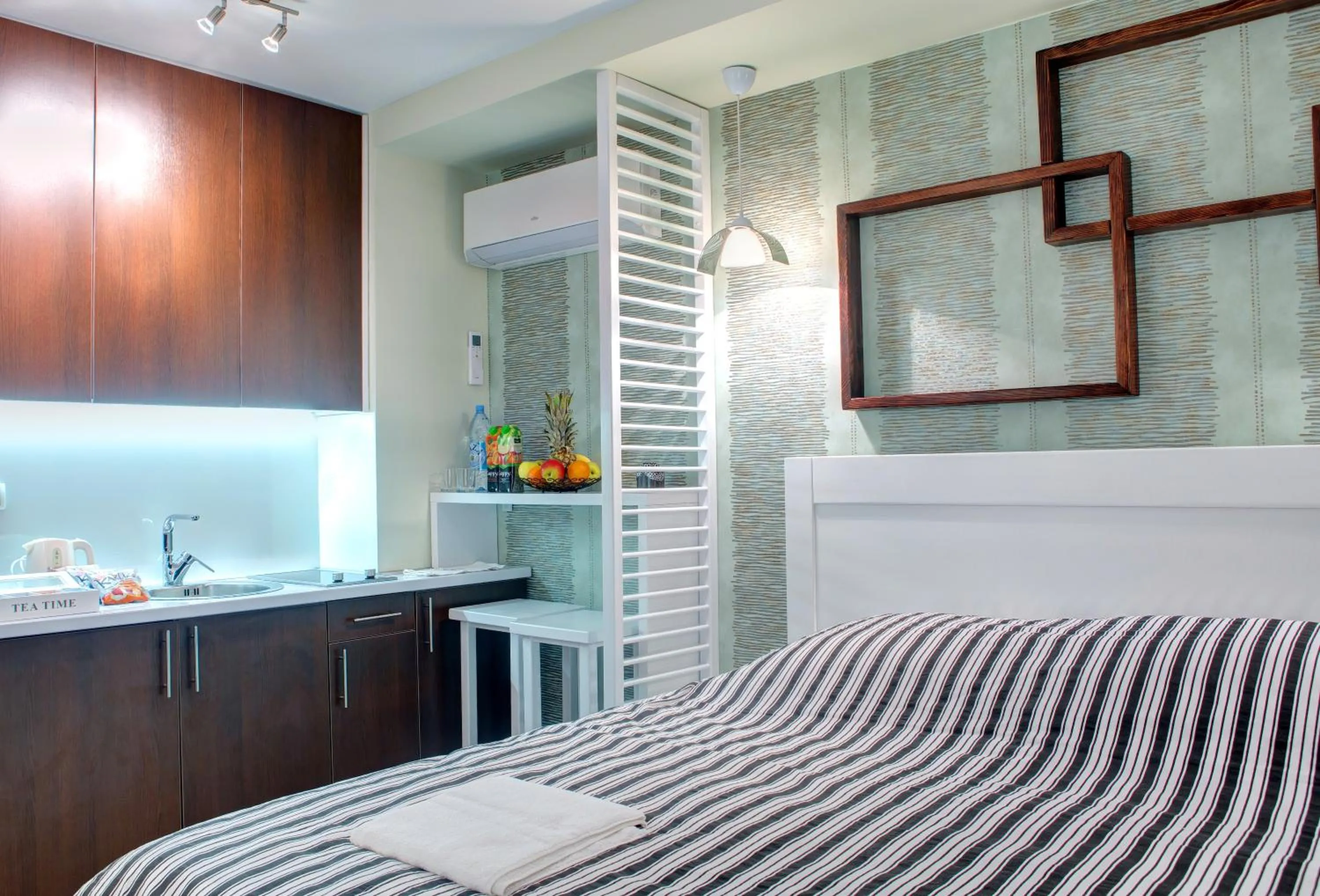 Kitchen or kitchenette, Bed in Luxury Studio Yasmine