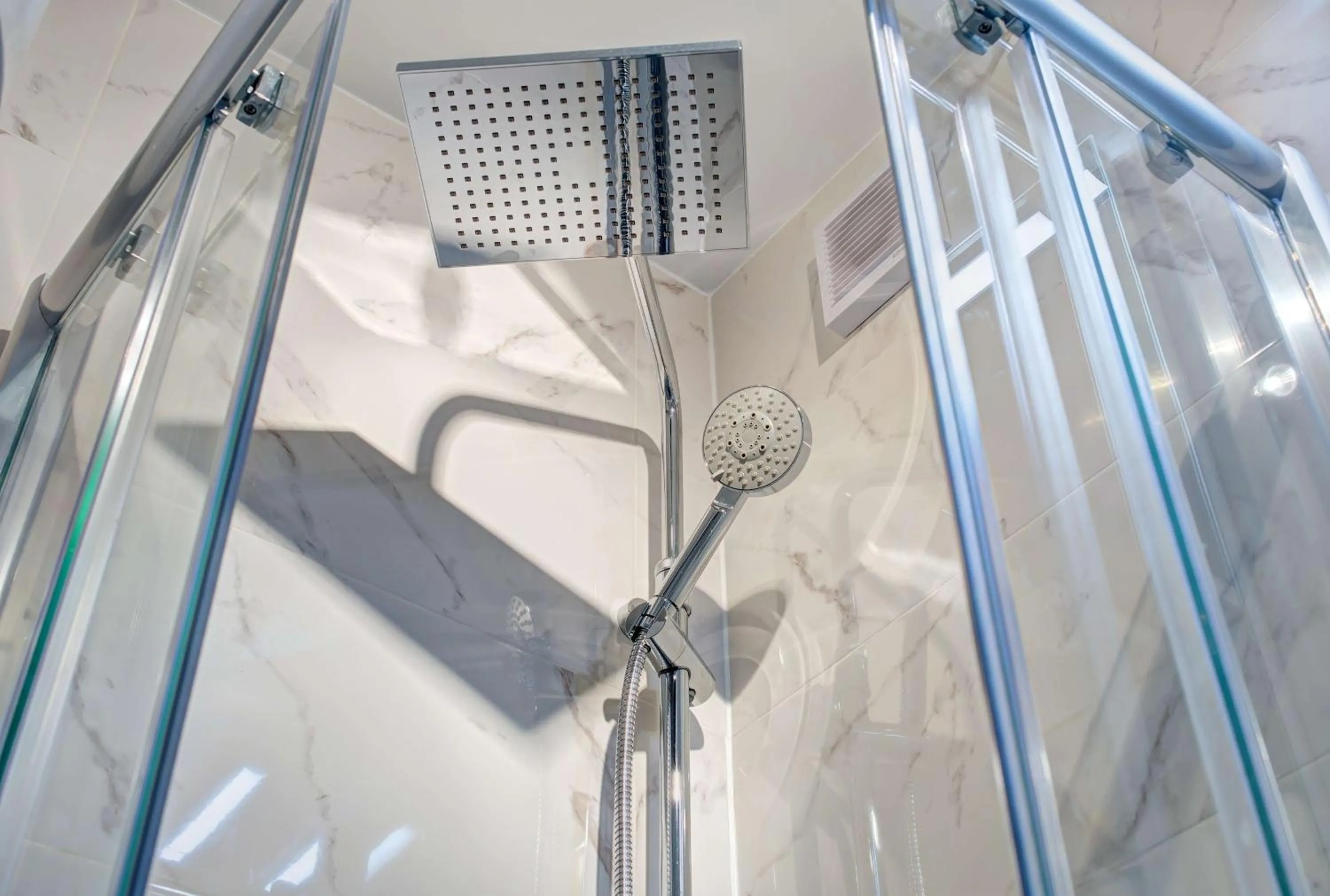 Shower in Luxury Studio Yasmine