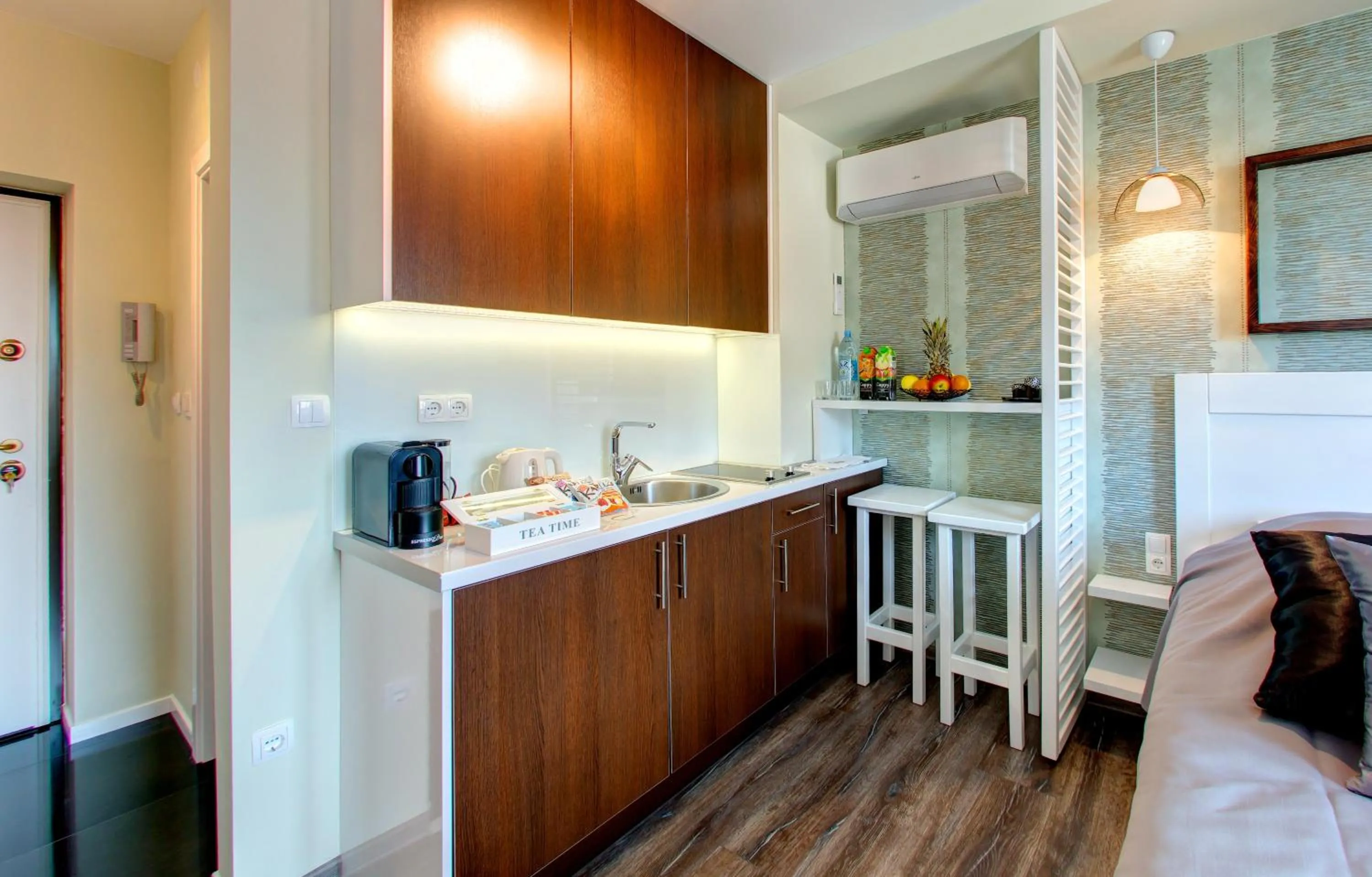Coffee/tea facilities in Luxury Studio Yasmine