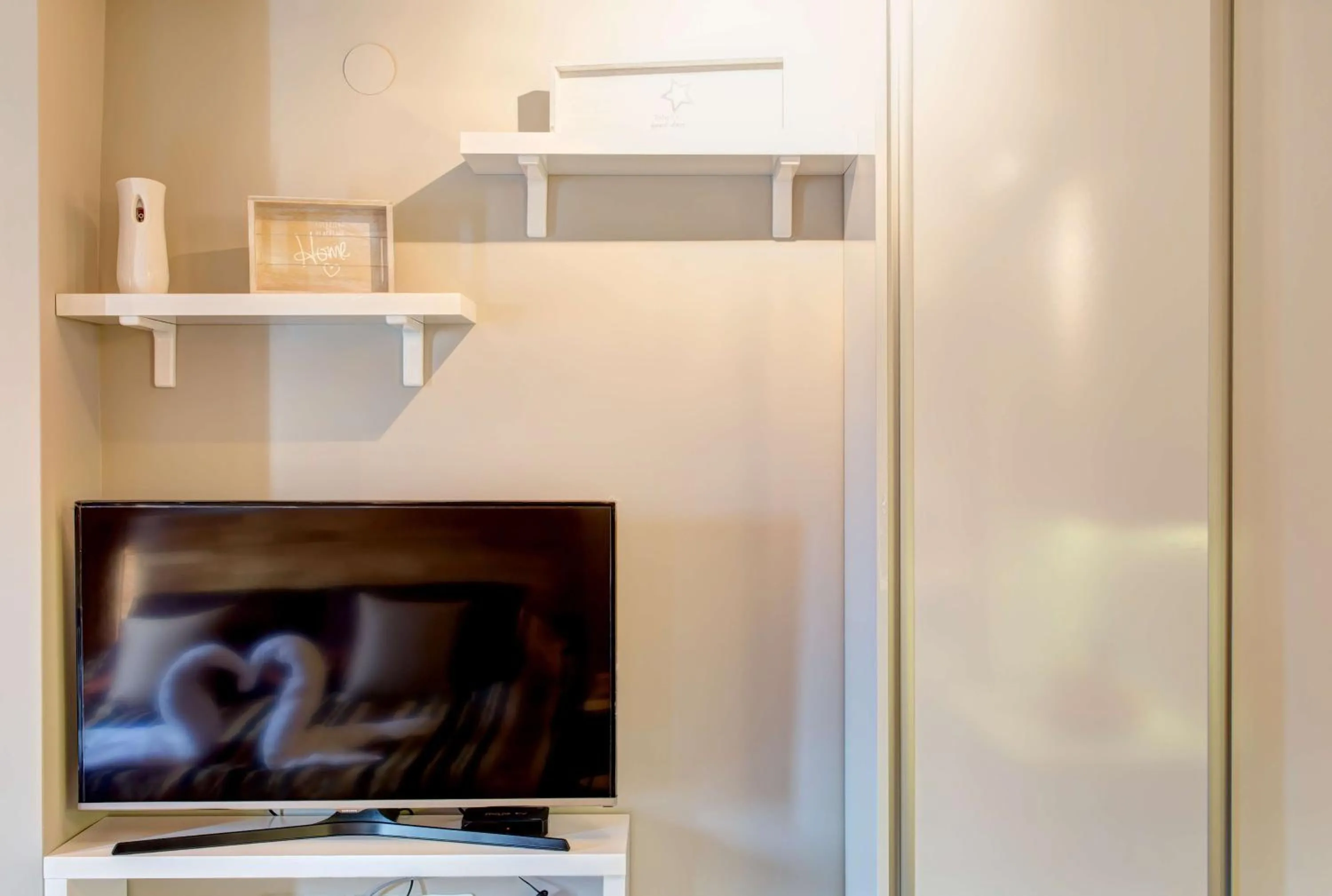 TV and multimedia in Luxury Studio Yasmine