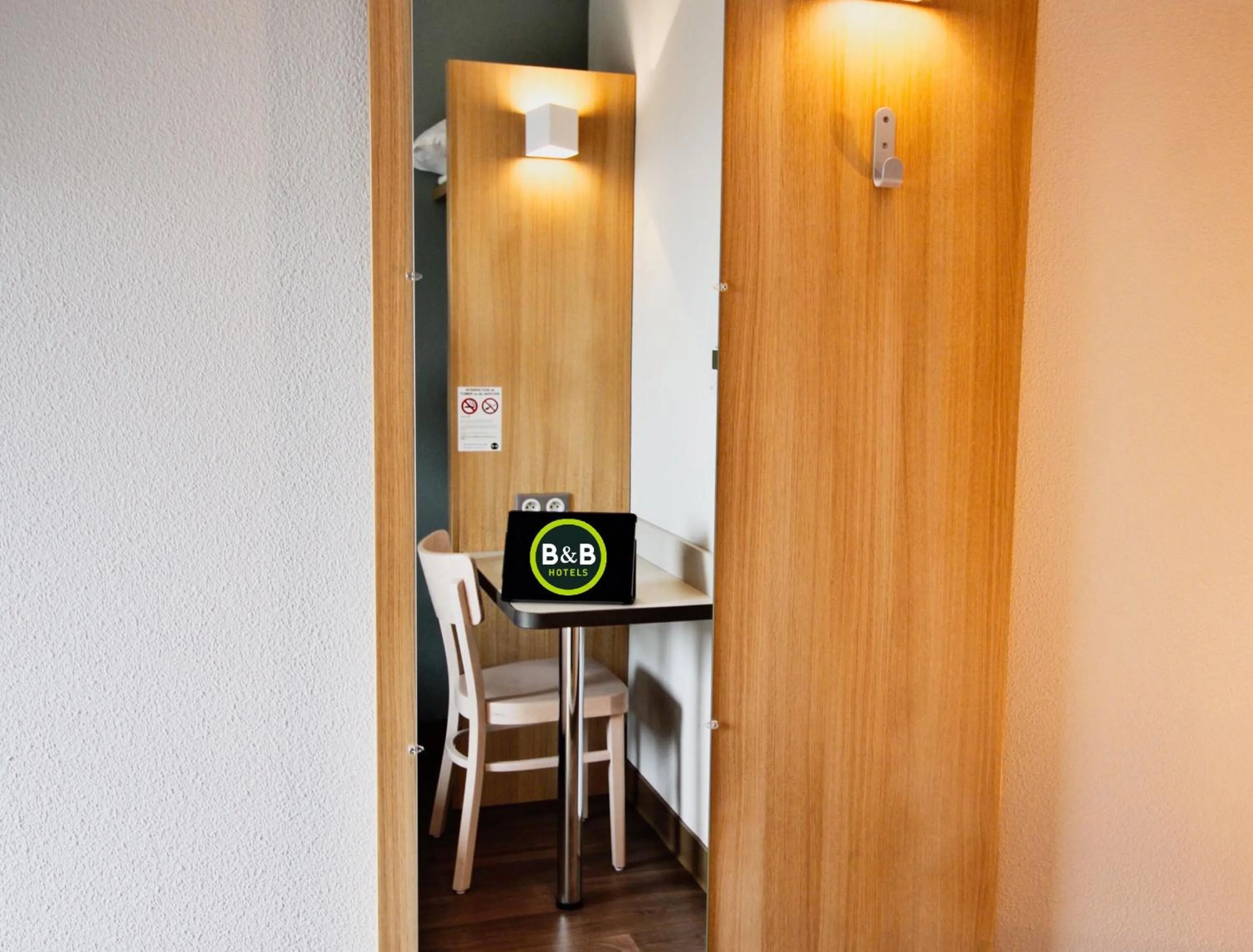 Photo of the whole room in B&B HOTEL Valence TGV Romans