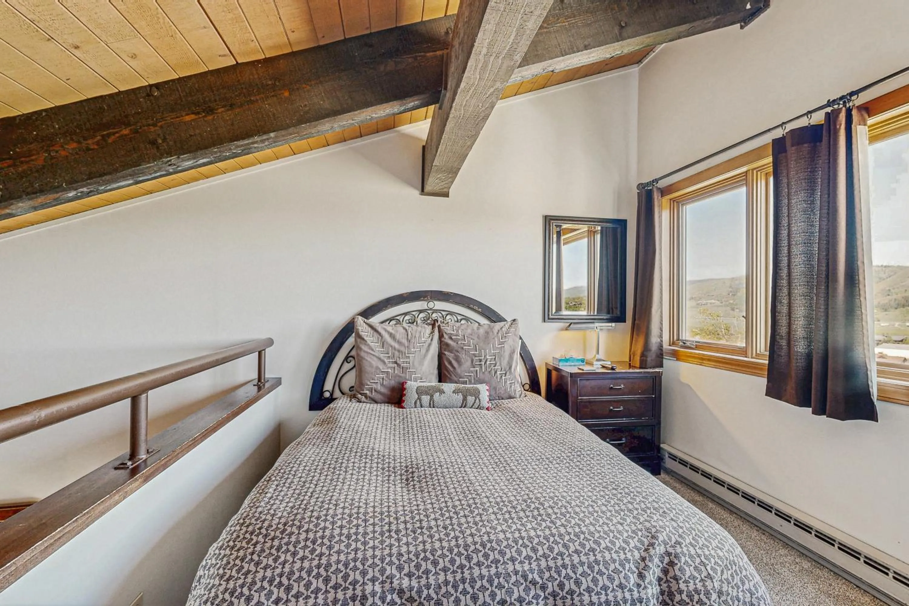 Bed in Emerald Views at the West