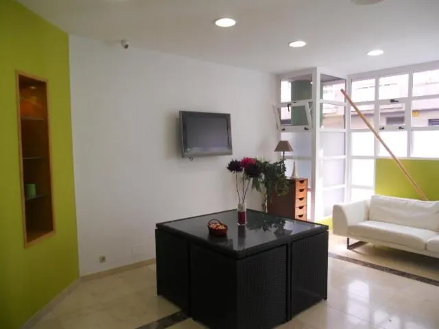 Communal lounge/ TV room in Albergue la Estacion Santiago de Compostela