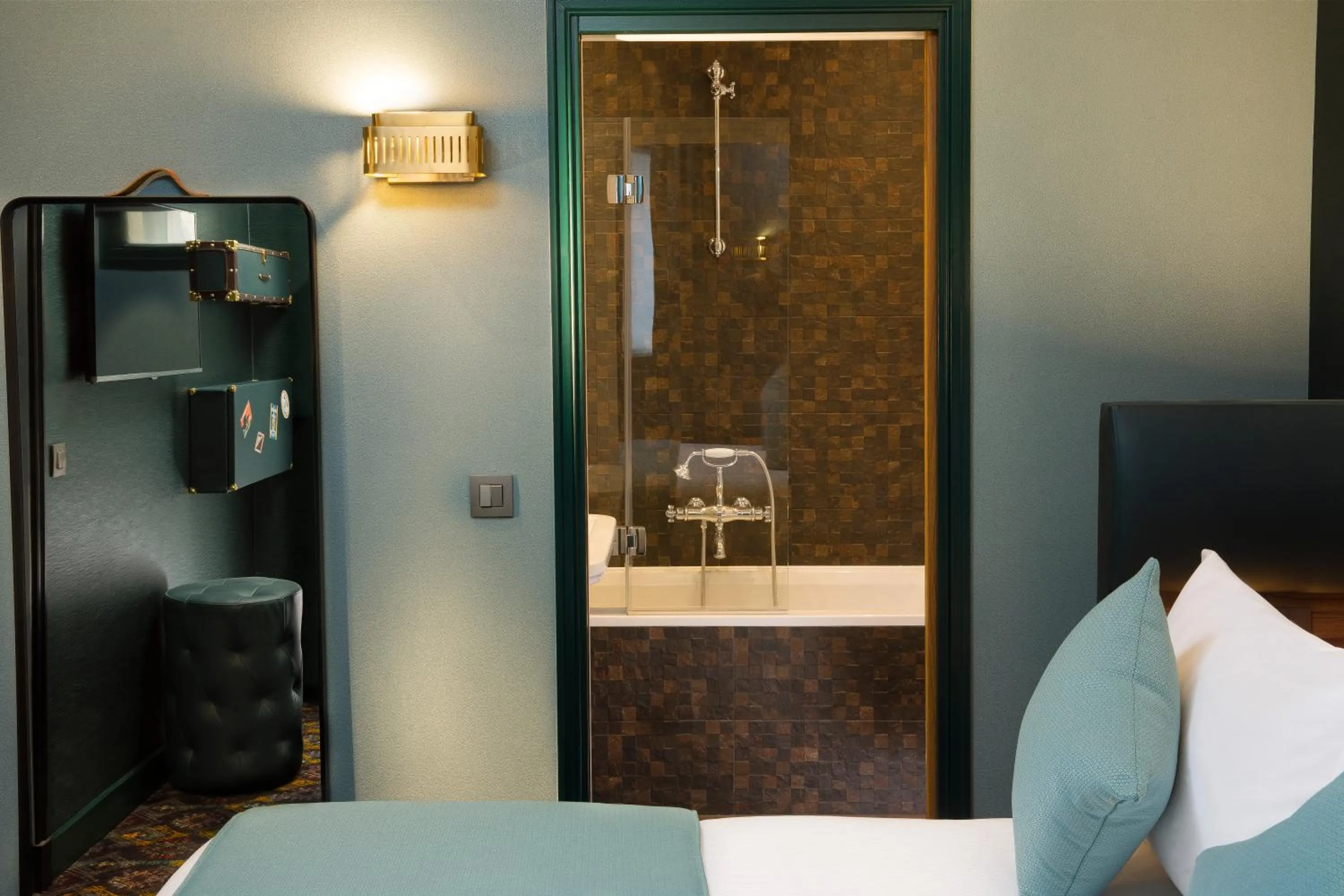 Bed in Hotel Whistler - Gare du Nord