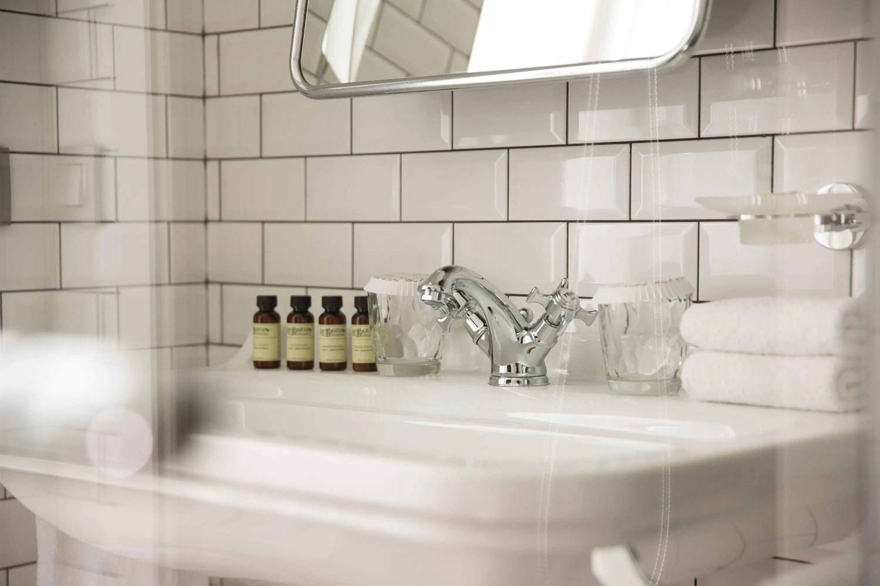 Bathroom in Hotel Whistler - Gare du Nord