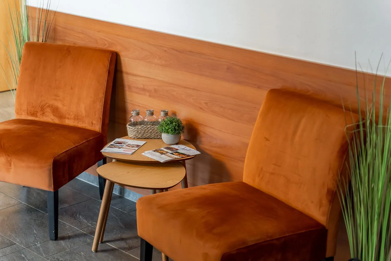 Seating area in OEKOTEL Salzburg Messe