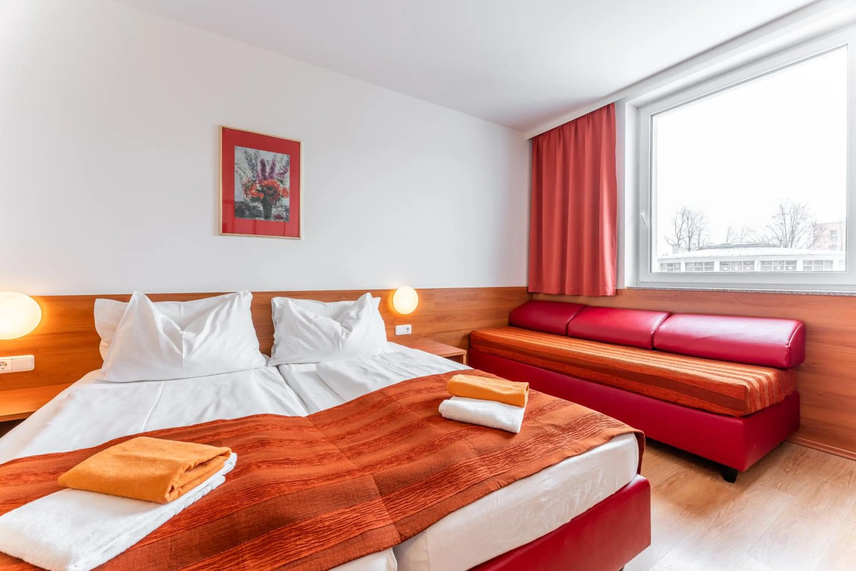 Photo of the whole room, Bed in OEKOTEL Salzburg Messe