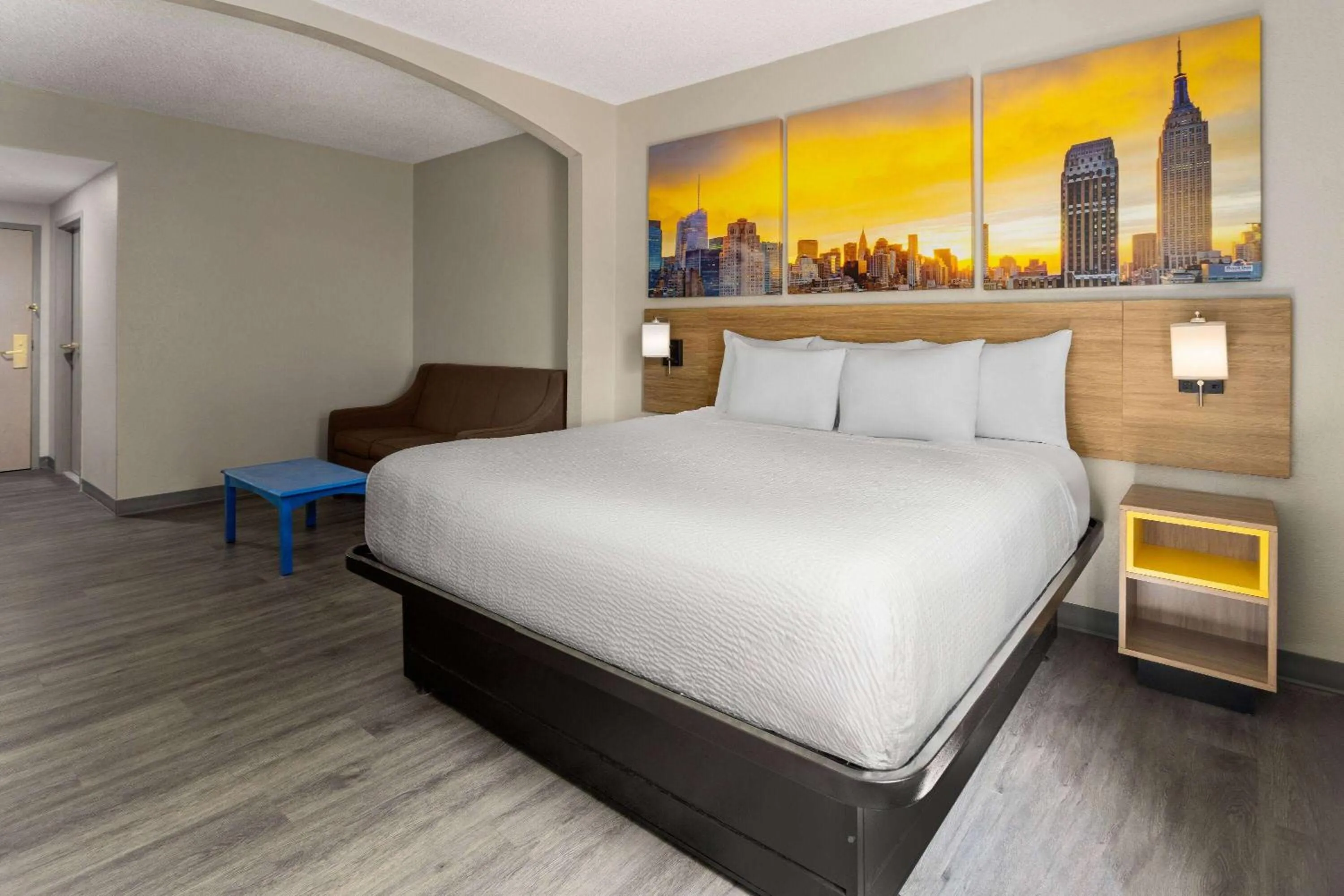 Photo of the whole room, Bed in Days Inn & Suites by Wyndham Albany