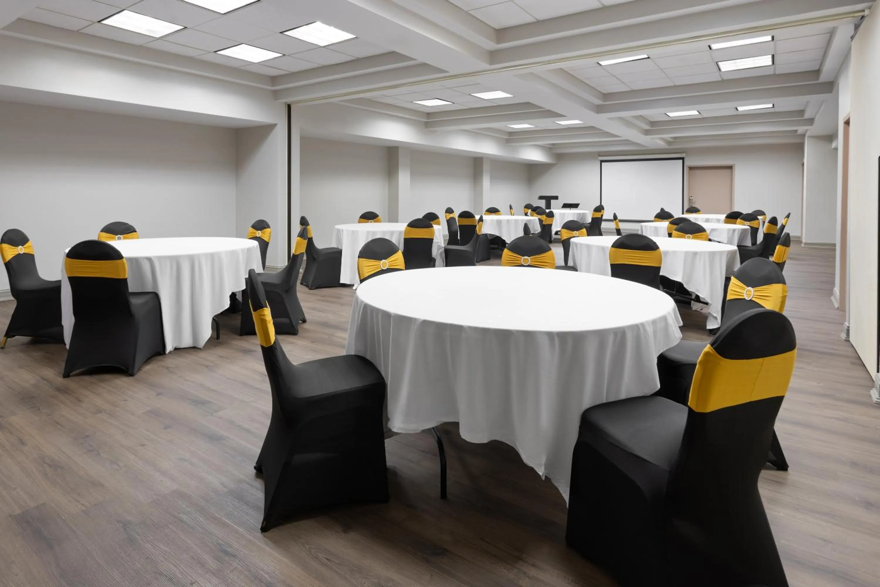 Banquet/Function facilities in Days Inn & Suites by Wyndham Albany