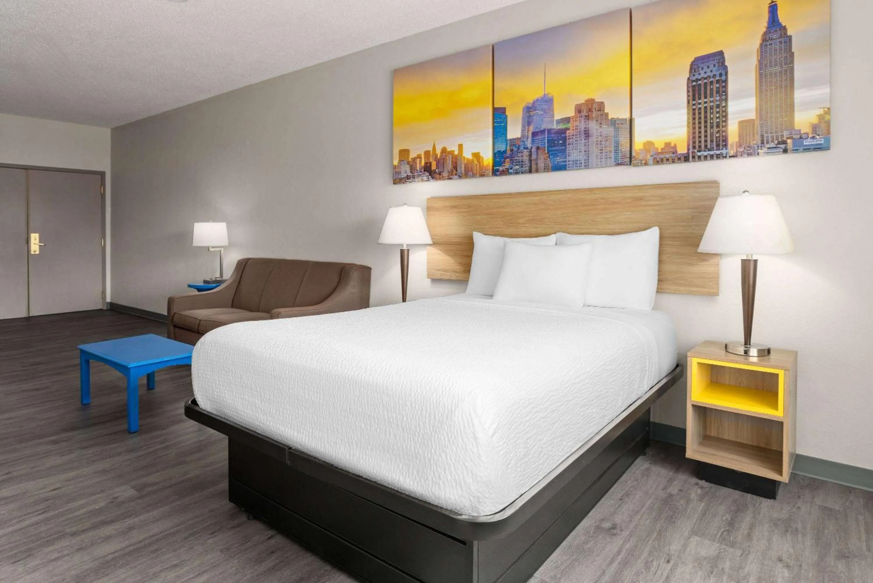 Bath, Bed in Days Inn & Suites by Wyndham Albany